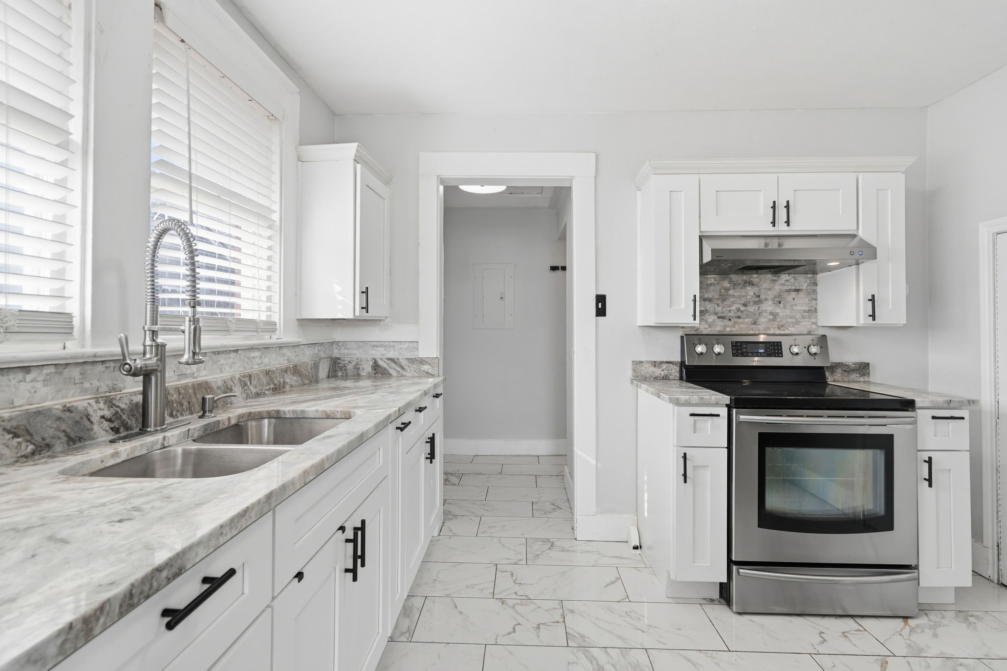 2703 Gladstone Drive Dallas TX 75211