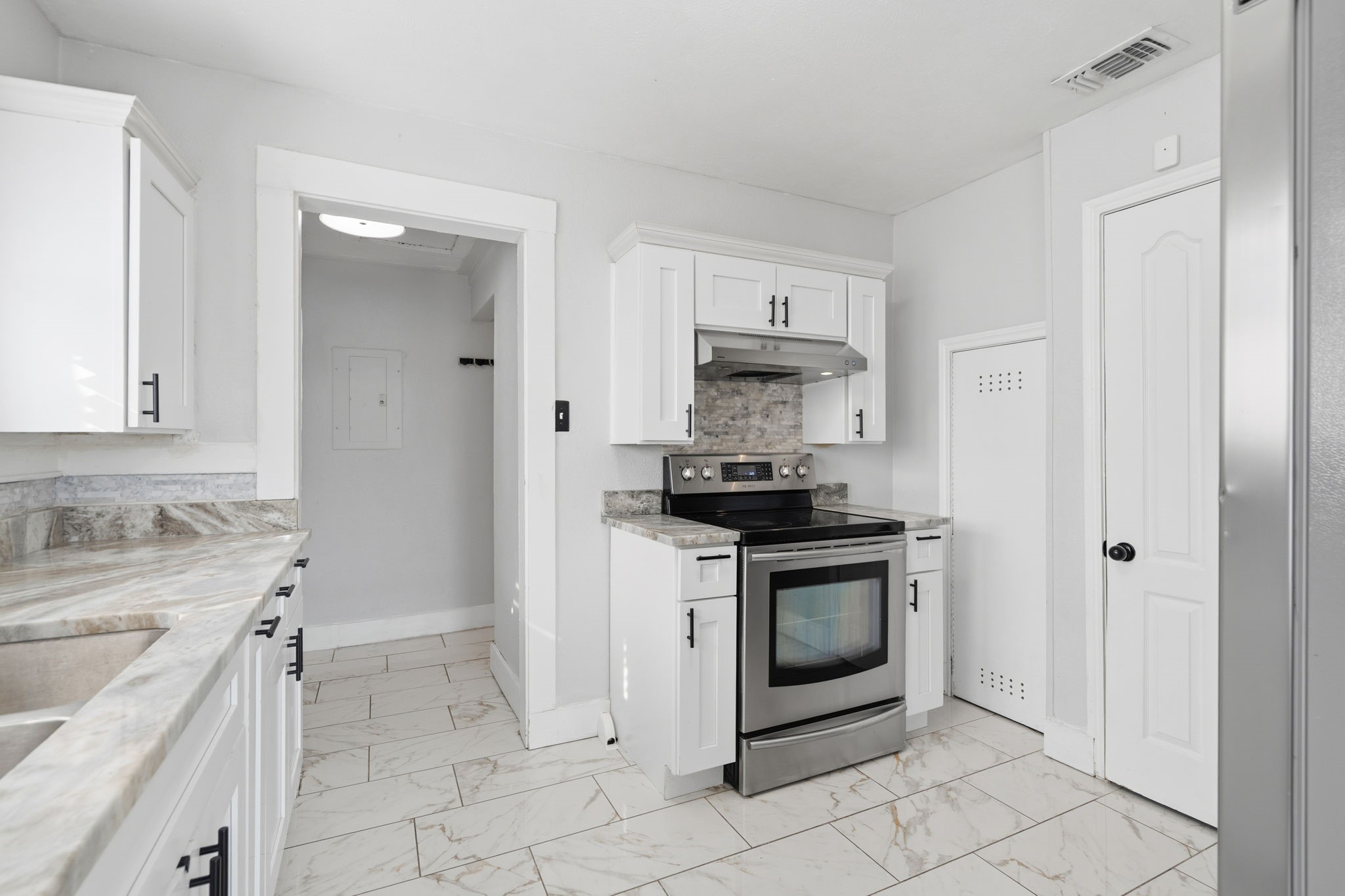 2703 Gladstone Drive Dallas TX 75211