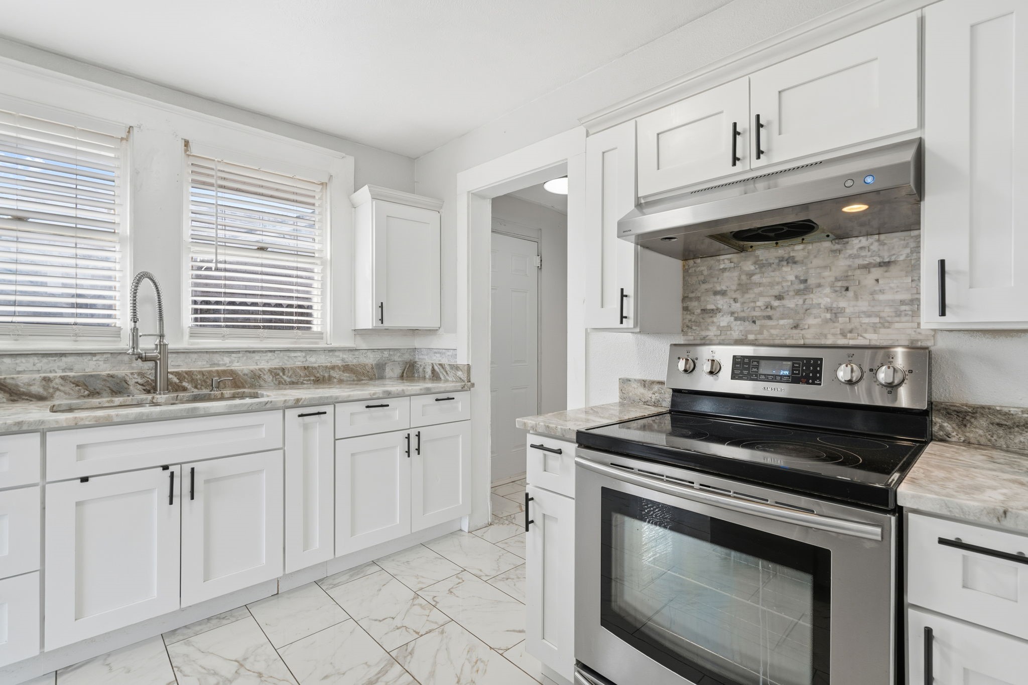 2703 Gladstone Drive Dallas TX 75211
