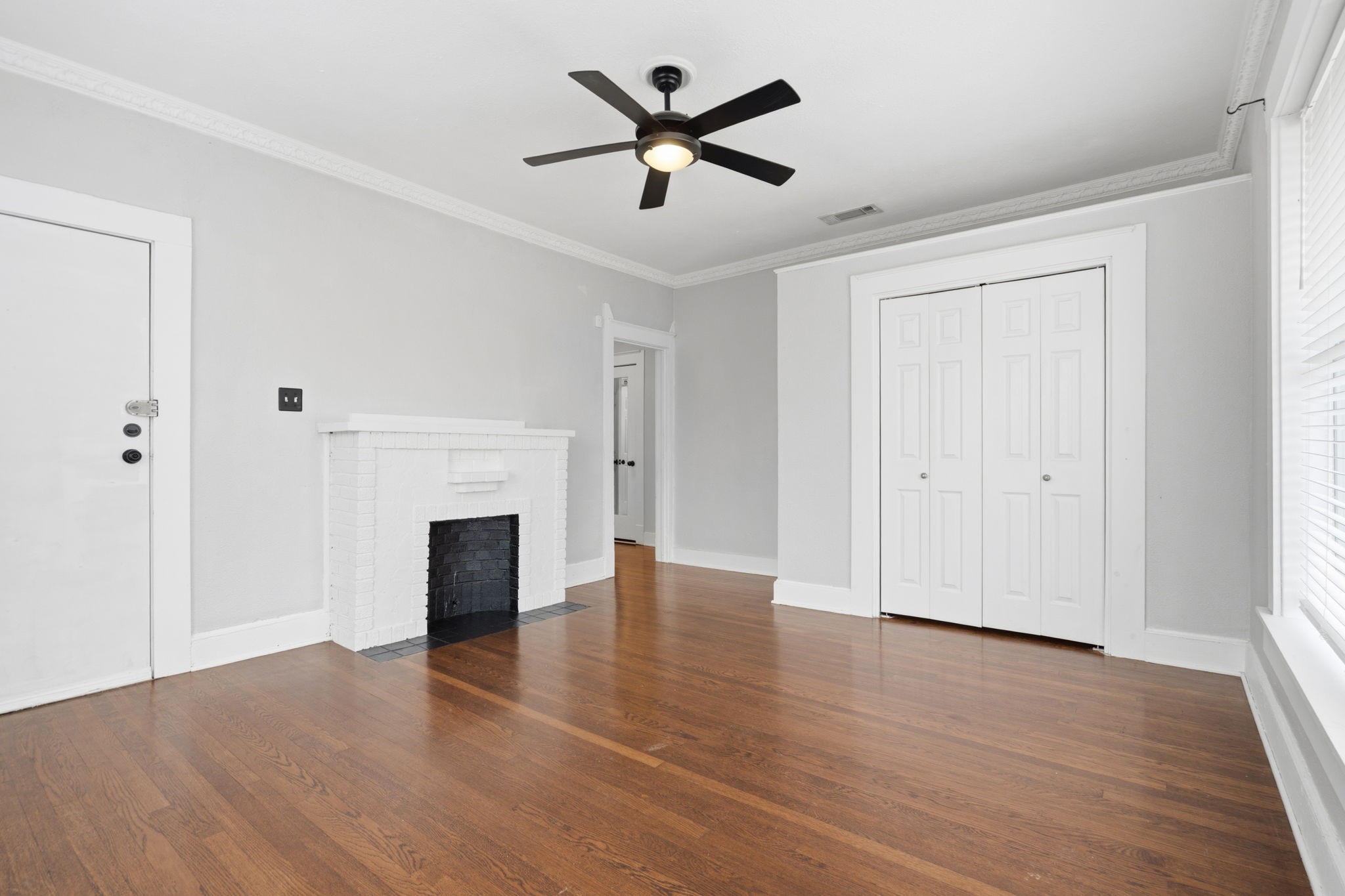 2703 Gladstone Drive Dallas TX 75211