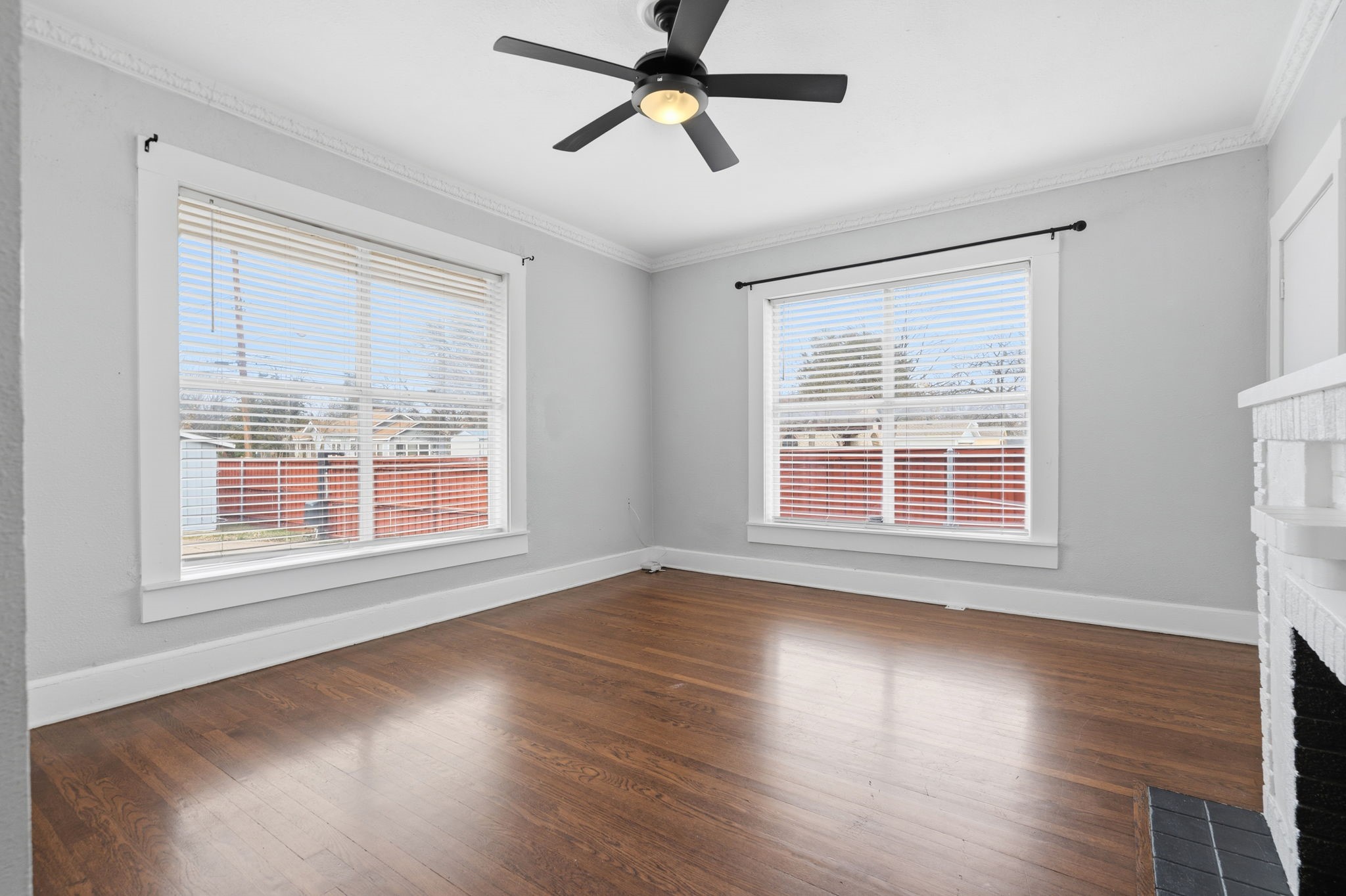 2703 Gladstone Drive Dallas TX 75211