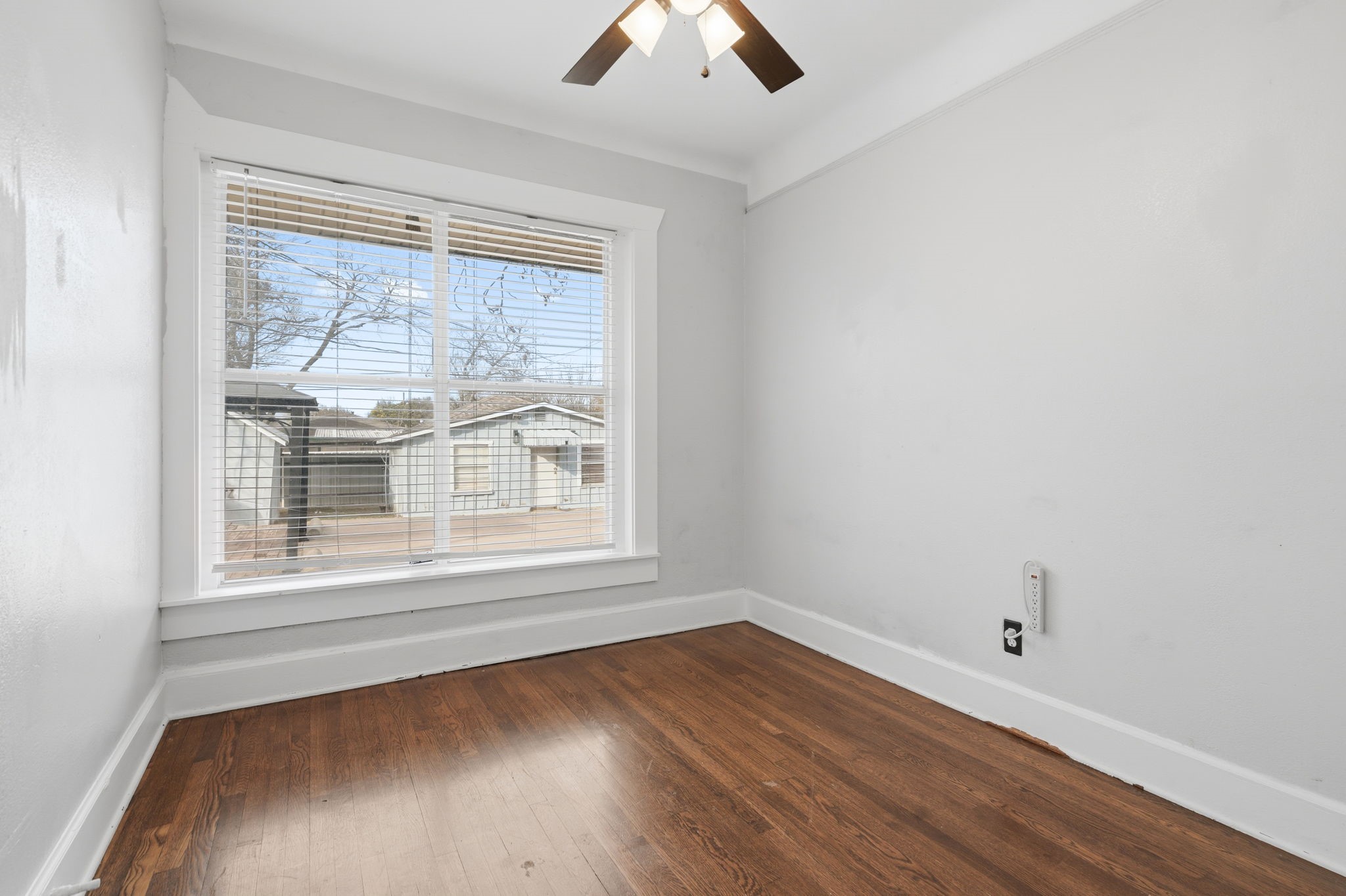 2703 Gladstone Drive Dallas TX 75211