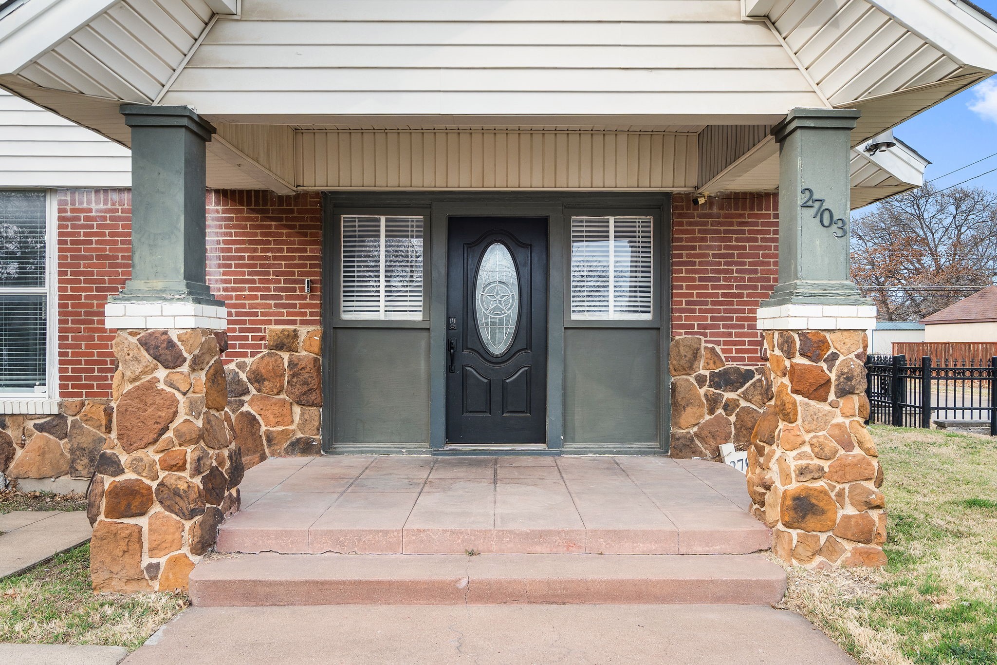 2703 Gladstone Drive Dallas TX 75211
