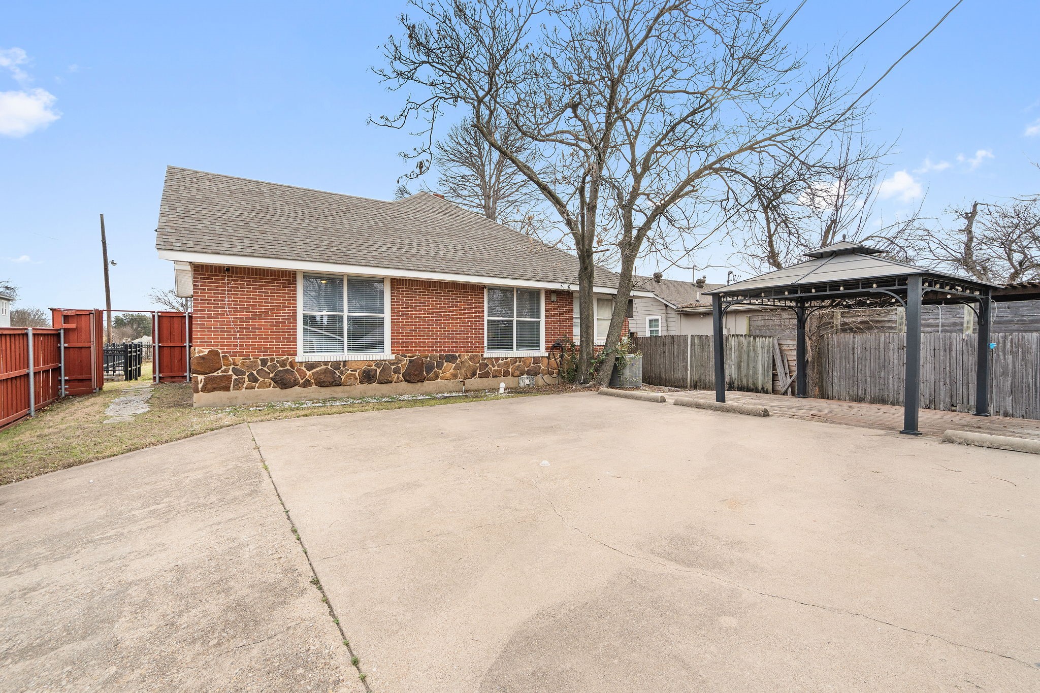 2703 Gladstone Drive Dallas TX 75211