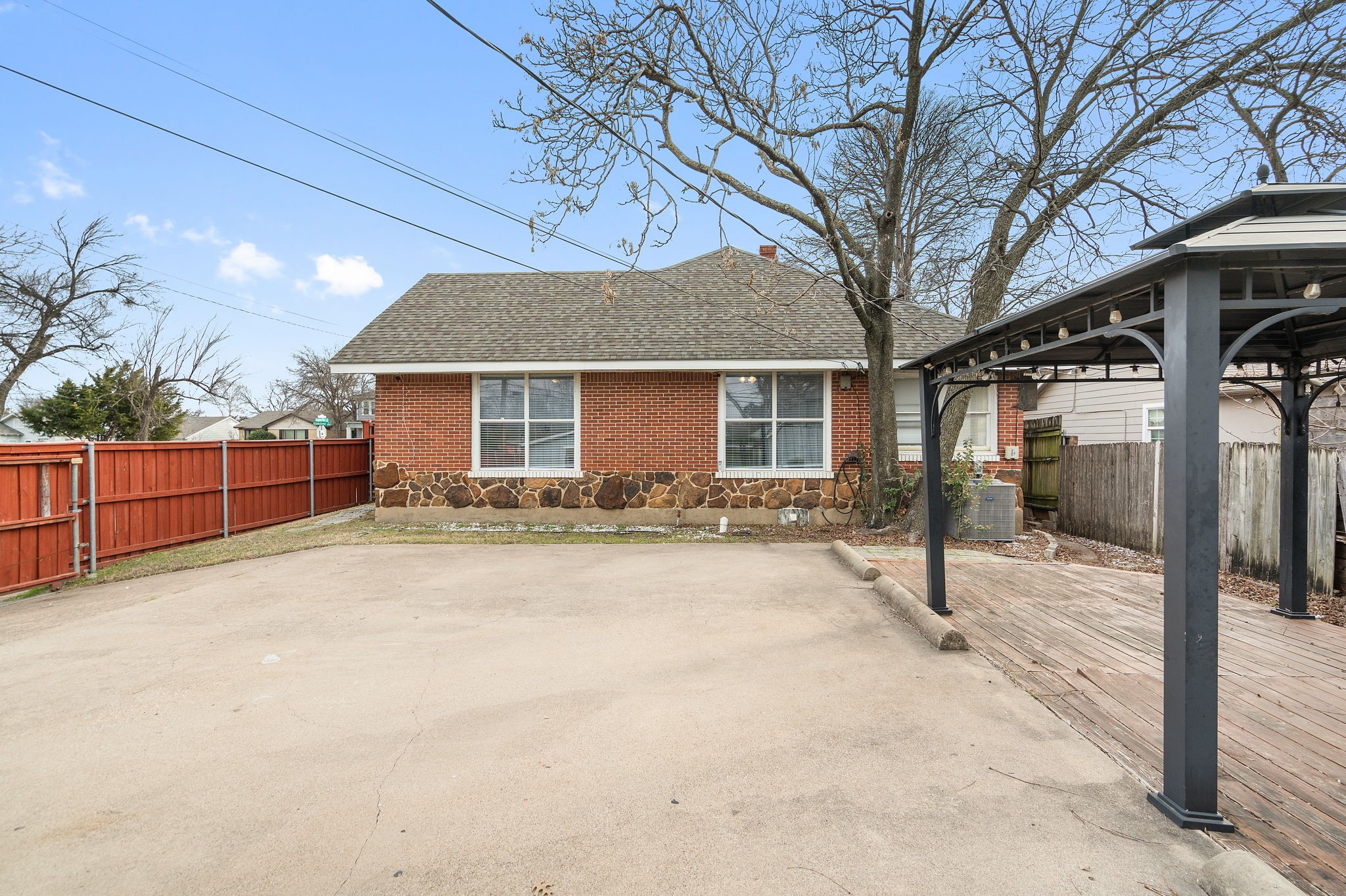 2703 Gladstone Drive Dallas TX 75211