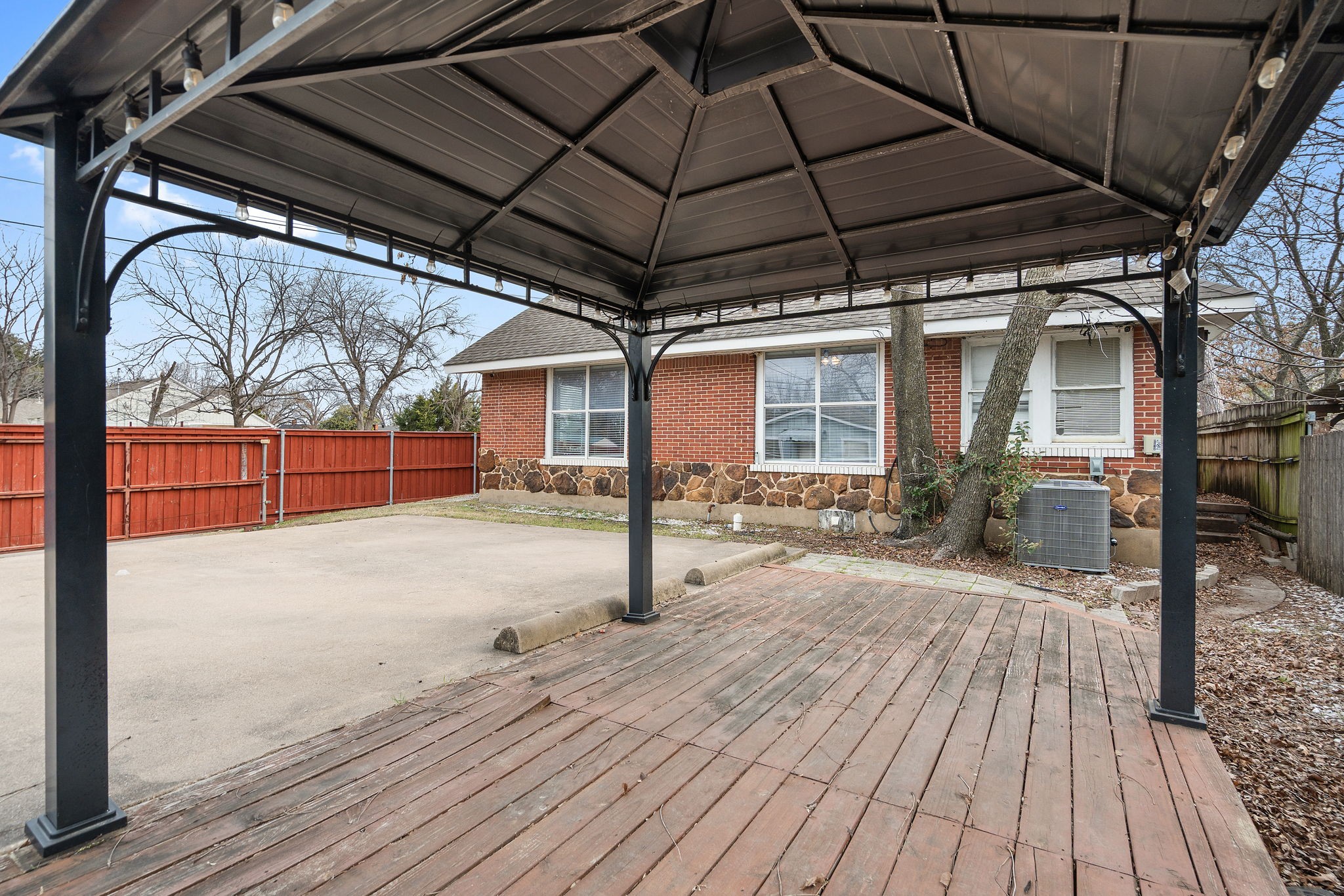 2703 Gladstone Drive Dallas TX 75211