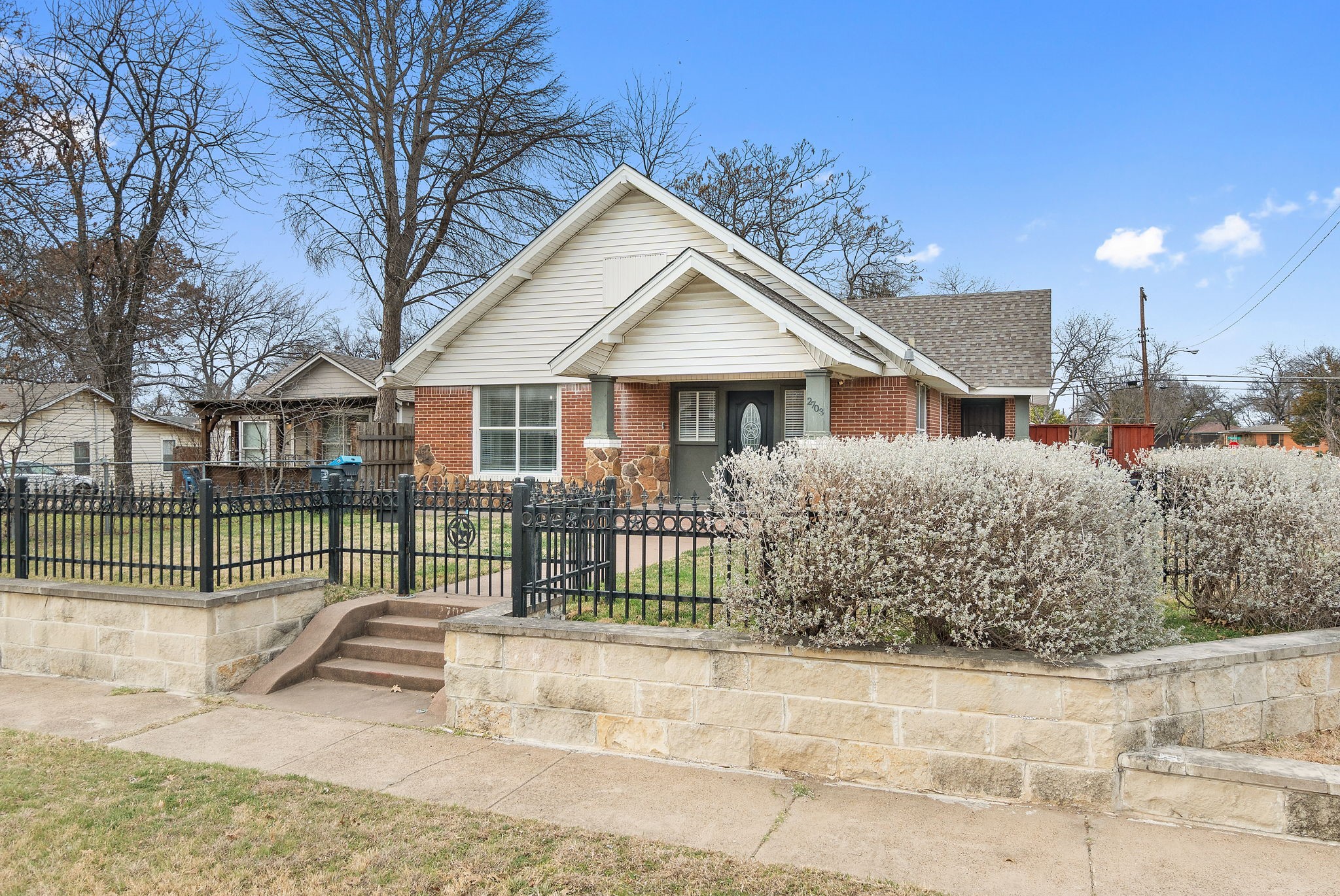 2703 Gladstone Drive Dallas TX 75211