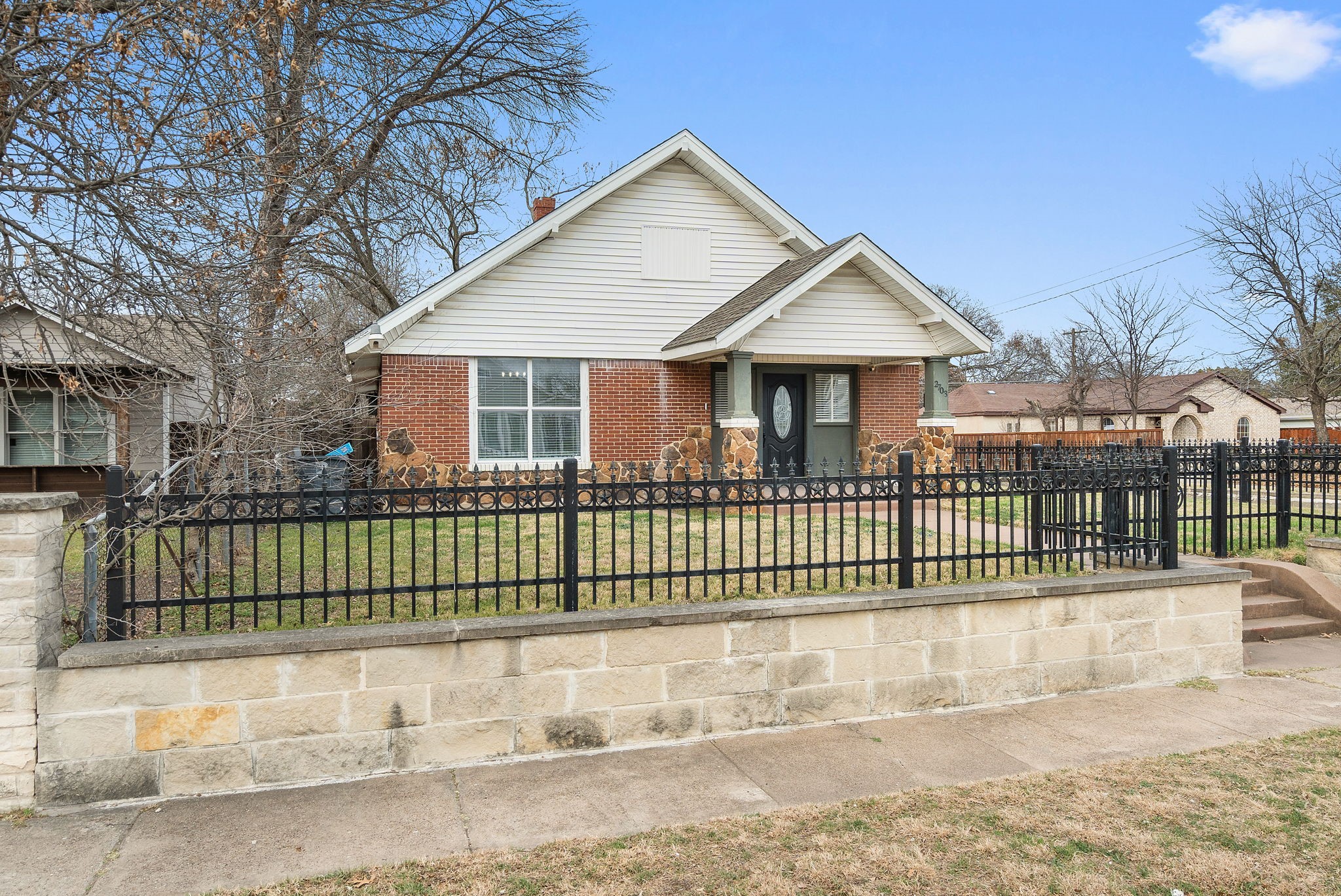 2703 Gladstone Drive Dallas TX 75211