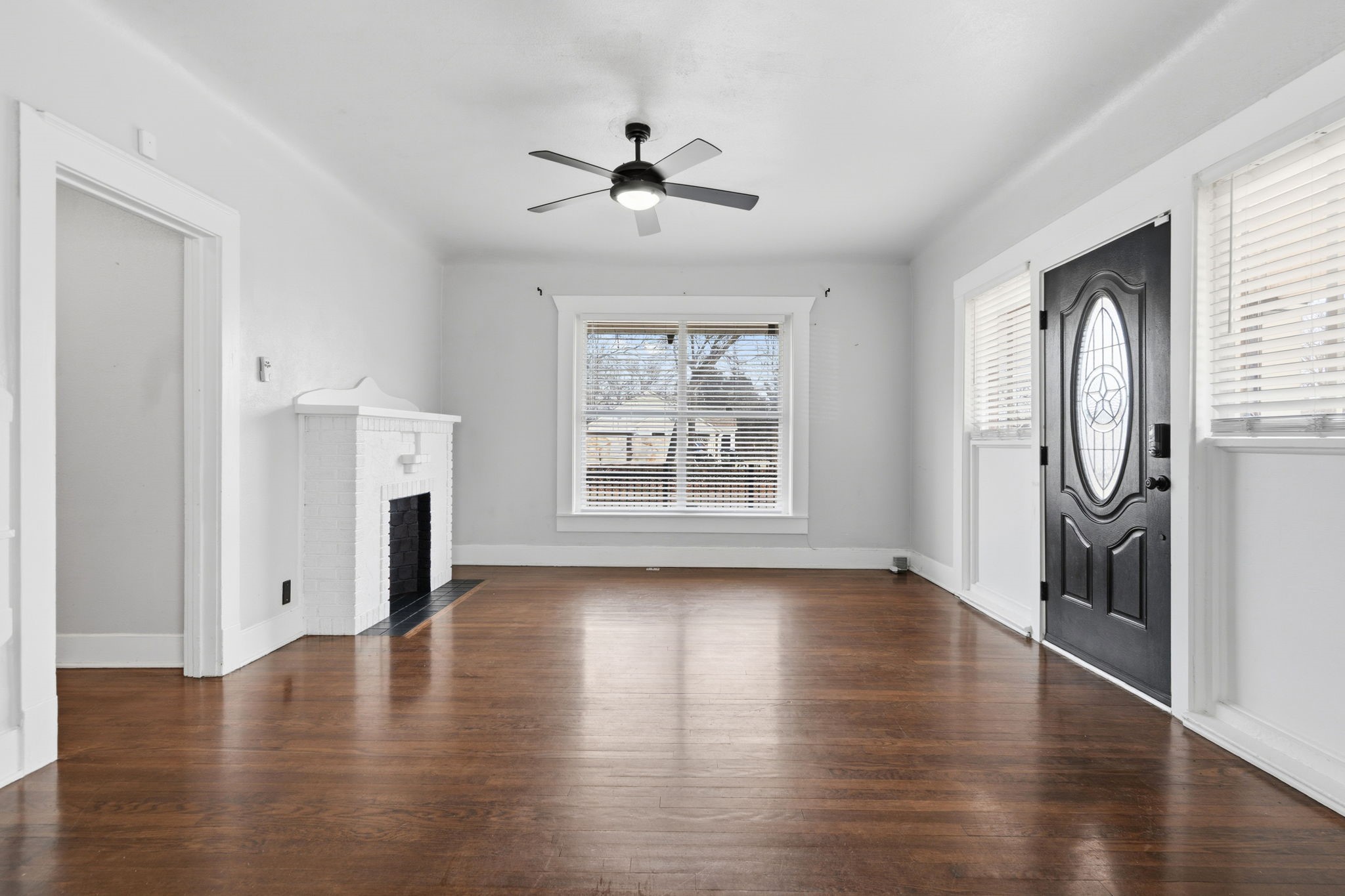 2703 Gladstone Drive Dallas TX 75211