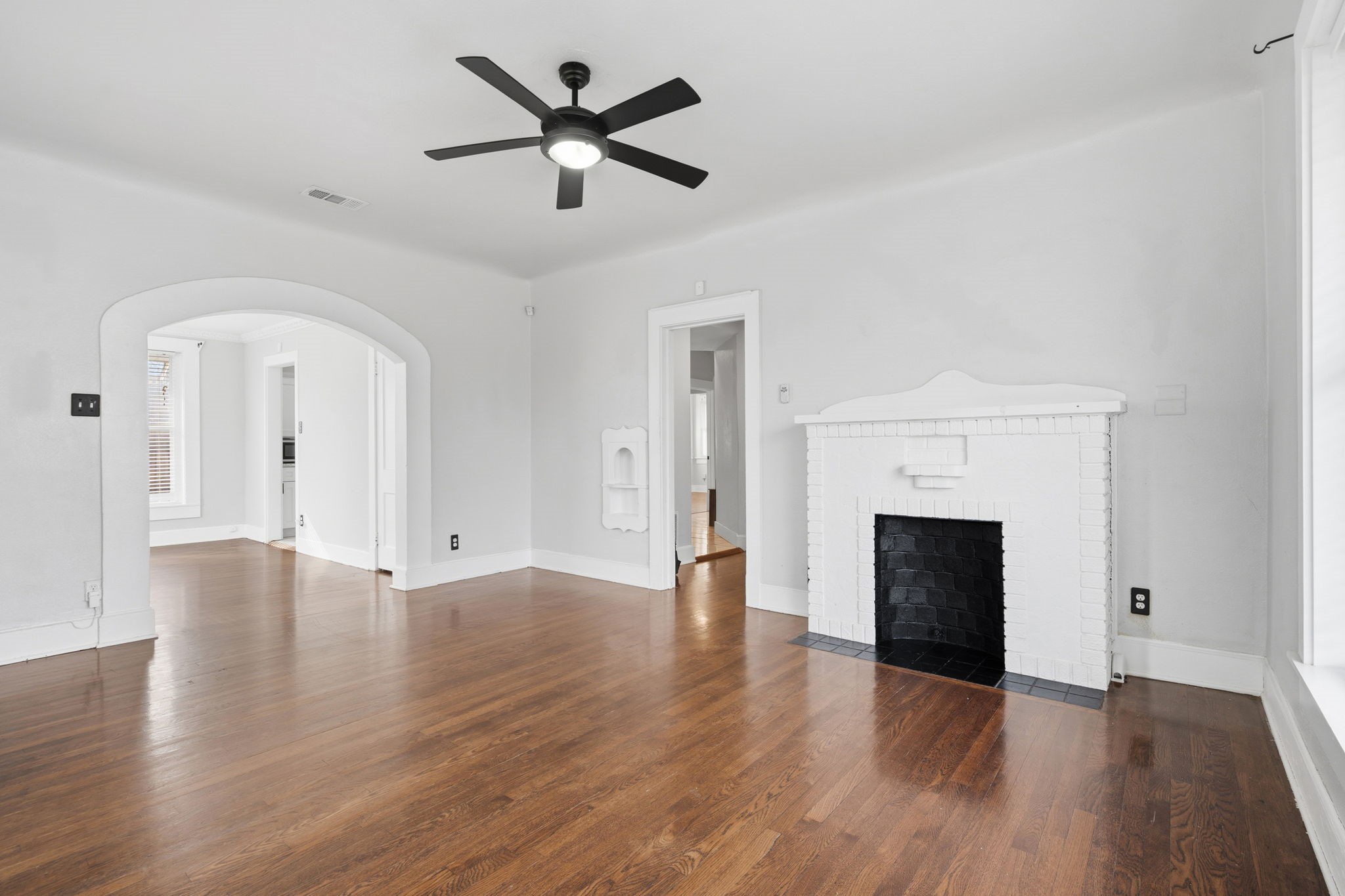2703 Gladstone Drive Dallas TX 75211