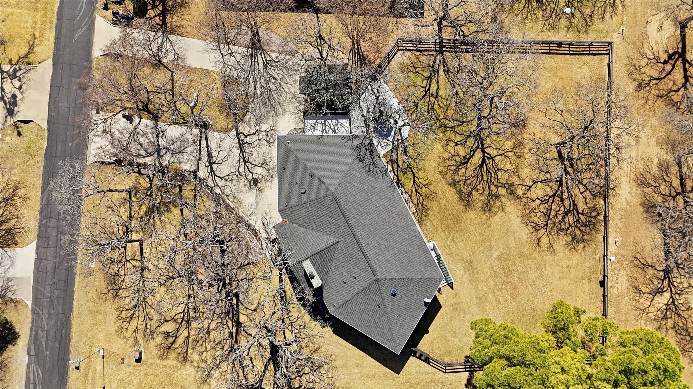 231 Cayuga Trail Lake Kiowa TX 76240