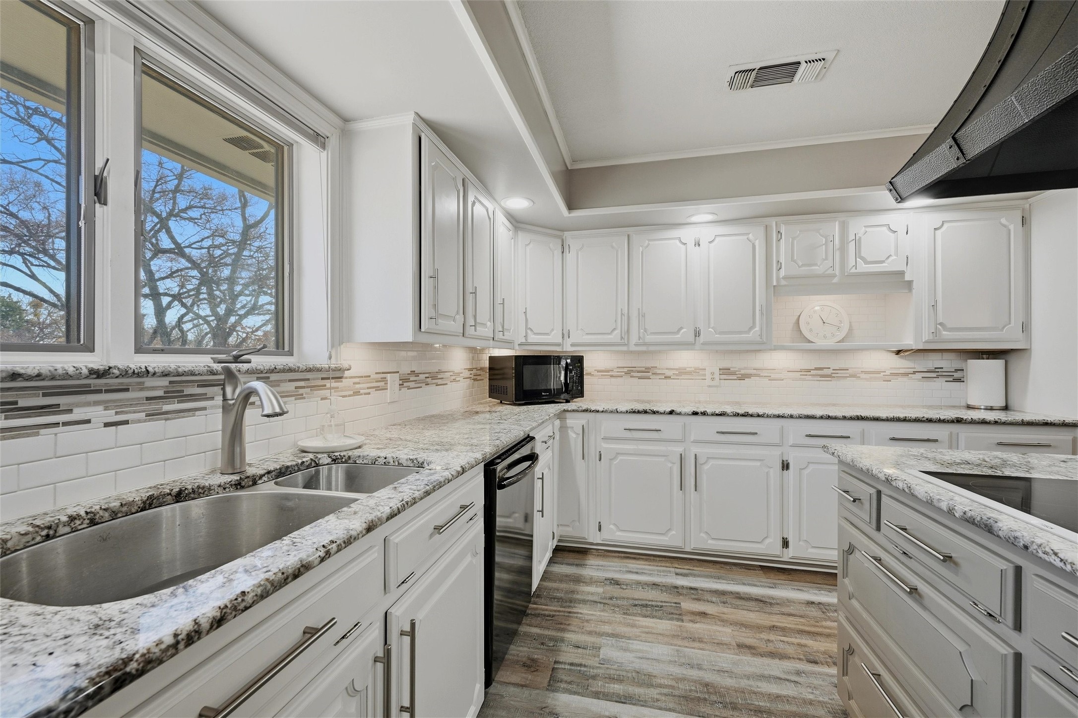 231 Cayuga Trail Lake Kiowa TX 76240