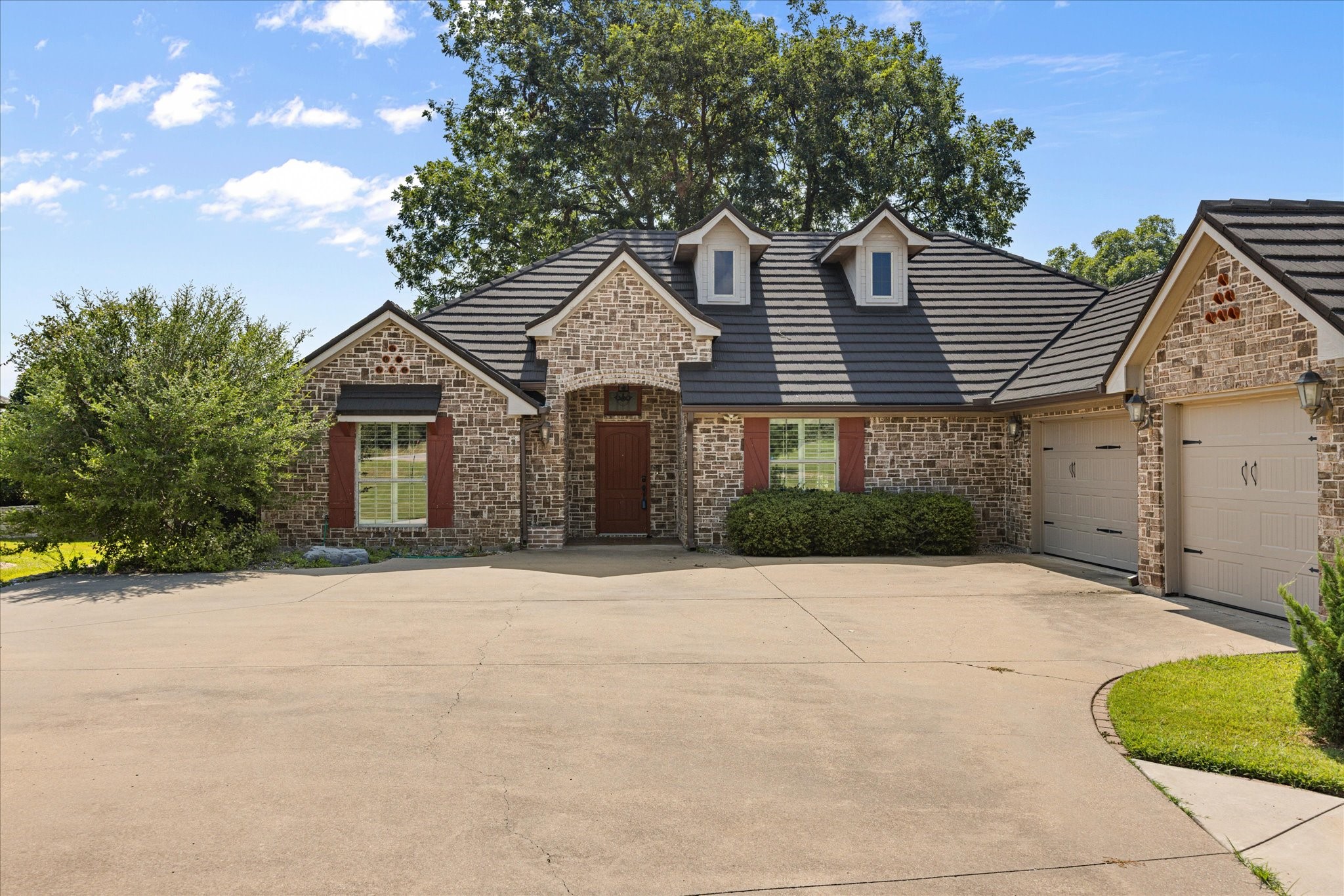 1621 Rockview Drive Granbury TX 76049