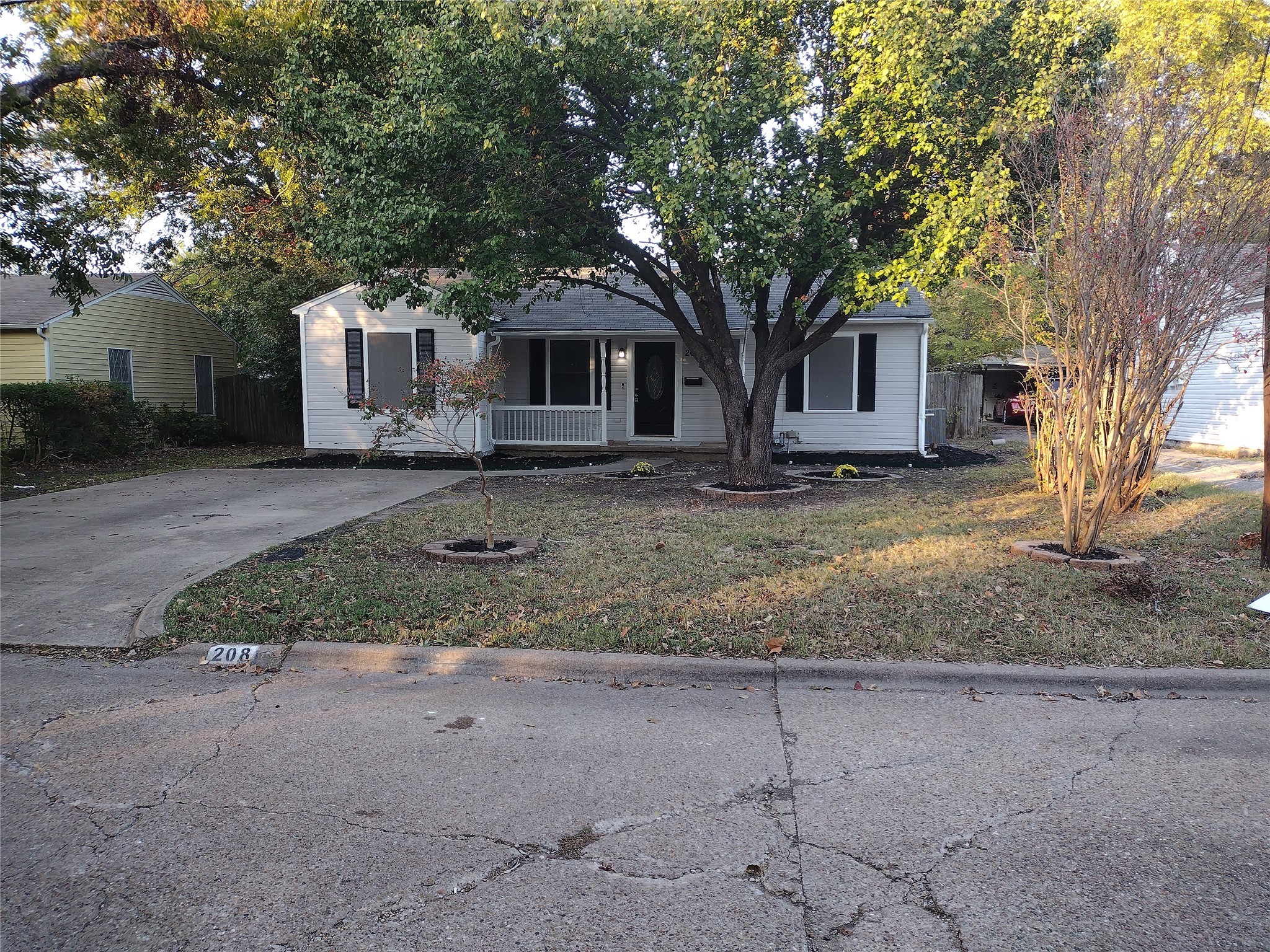 208 Almond Street Waxahachie TX 75165