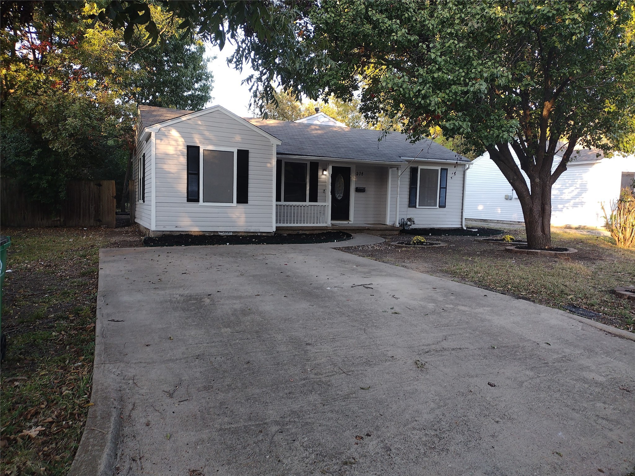 208 Almond Street Waxahachie TX 75165