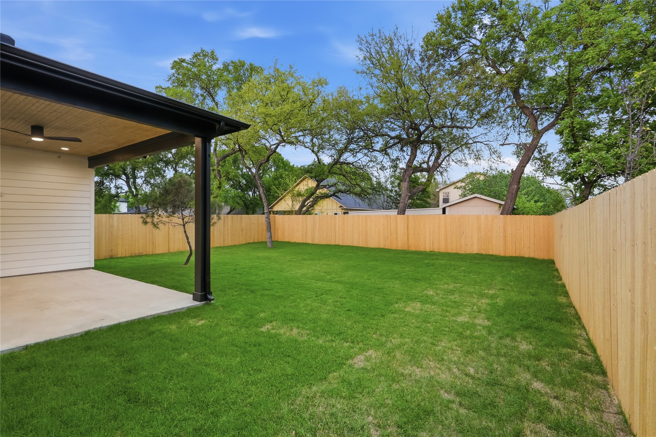 3906 Harlingen Street Dallas TX 75212