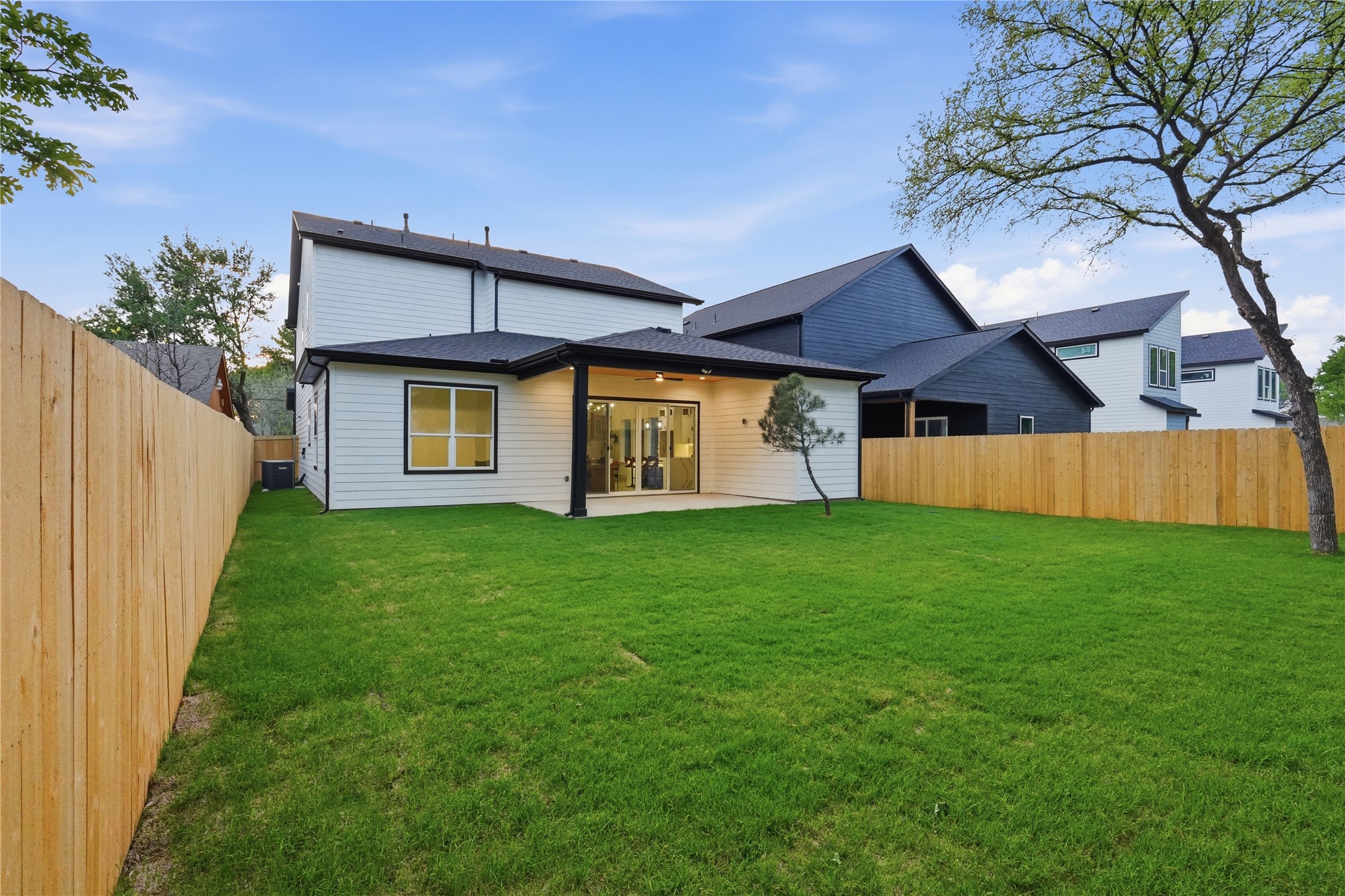 3906 Harlingen Street Dallas TX 75212