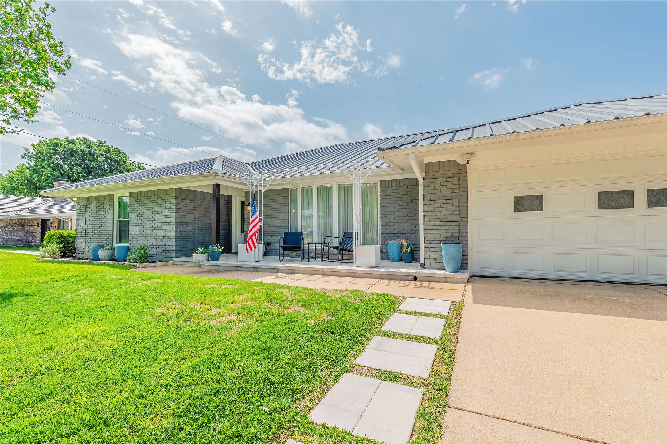 1100 Byron Lane Arlington TX 76012