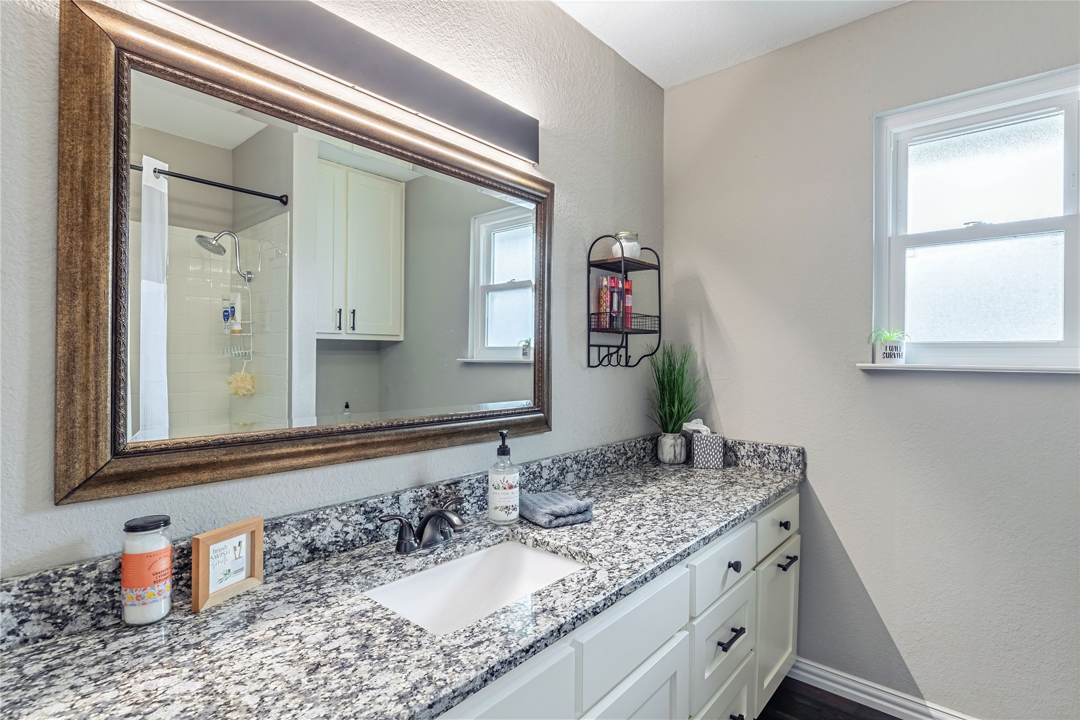 1100 Byron Lane Arlington TX 76012