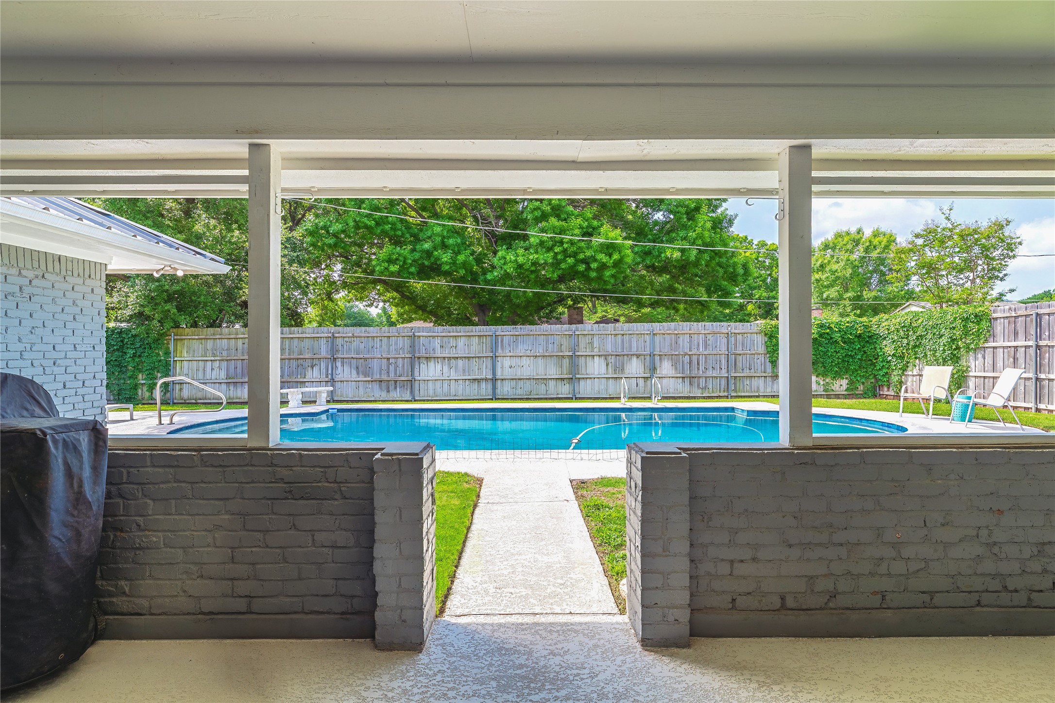 1100 Byron Lane Arlington TX 76012