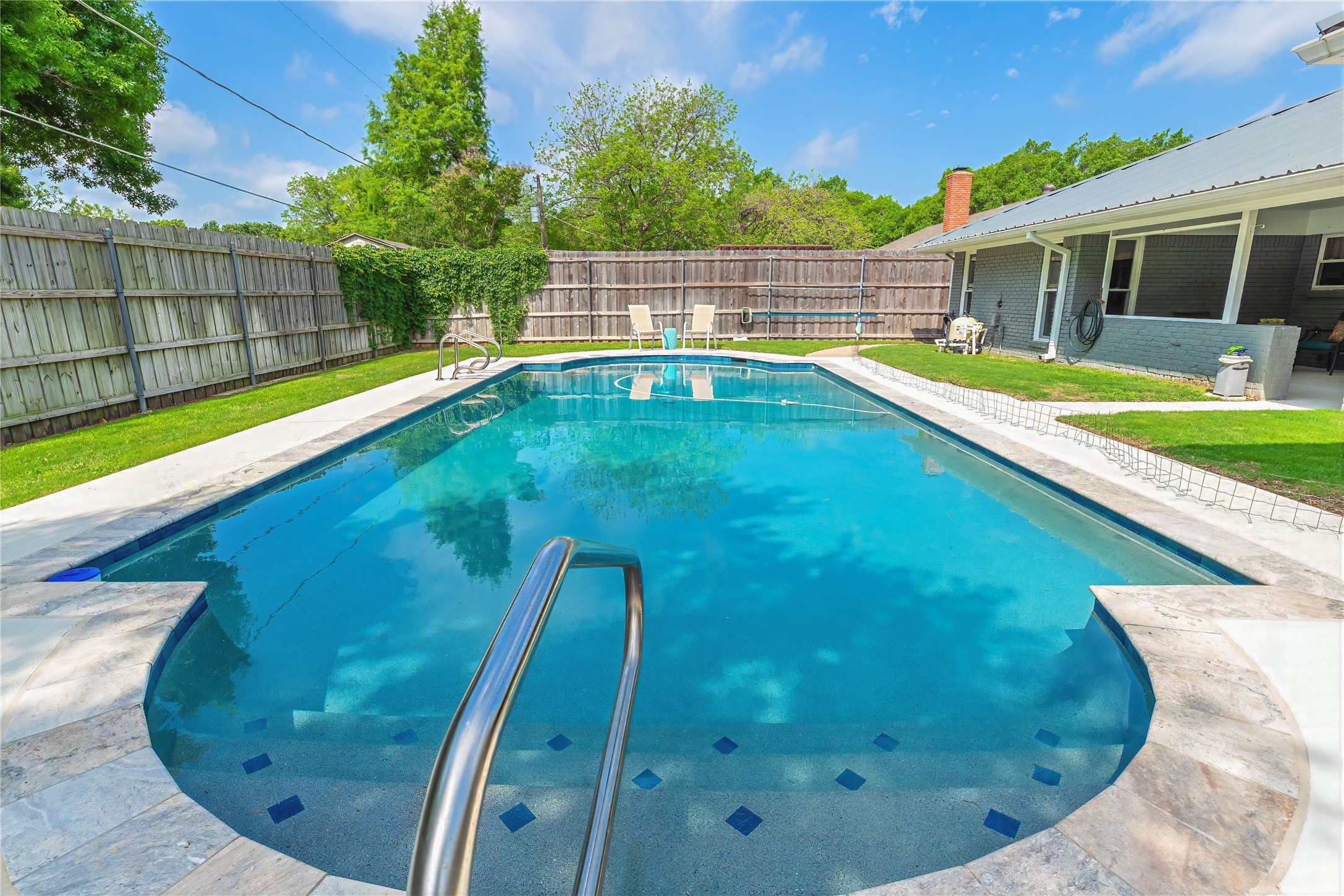 1100 Byron Lane Arlington TX 76012