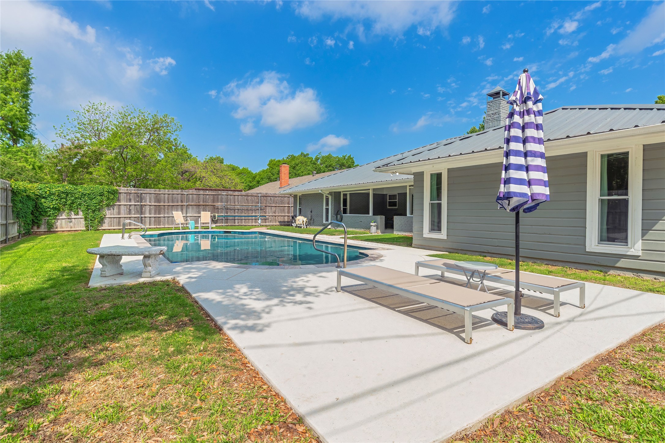 1100 Byron Lane Arlington TX 76012