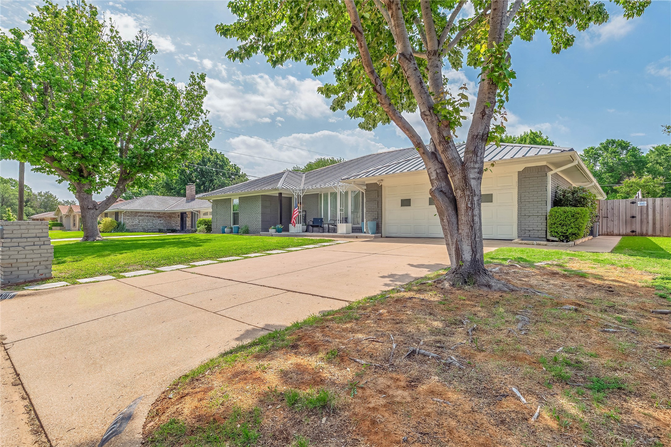 1100 Byron Lane Arlington TX 76012