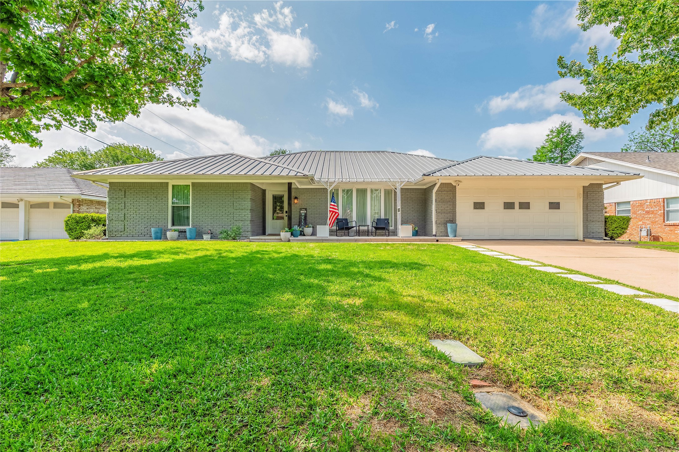 1100 Byron Lane Arlington TX 76012