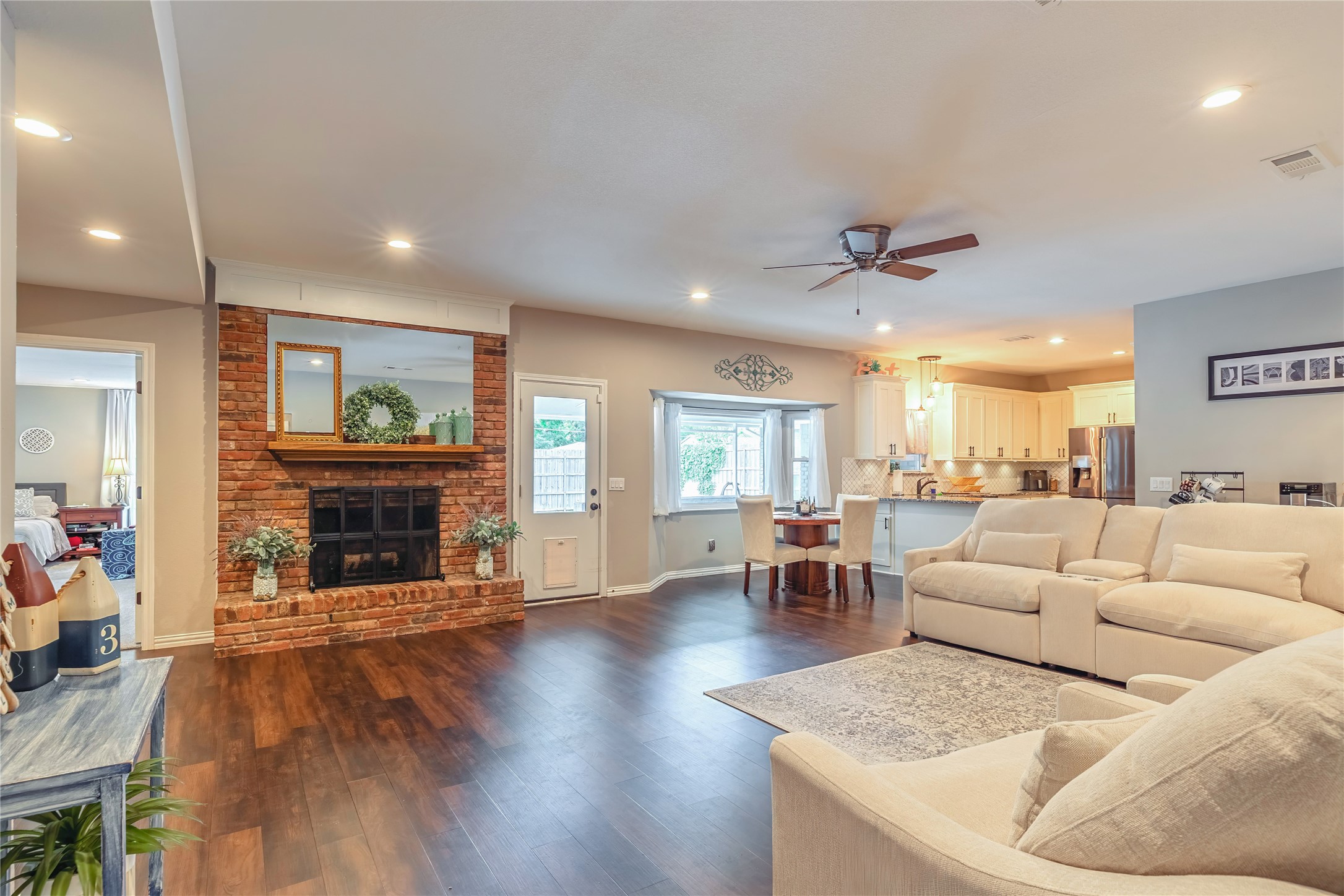1100 Byron Lane Arlington TX 76012