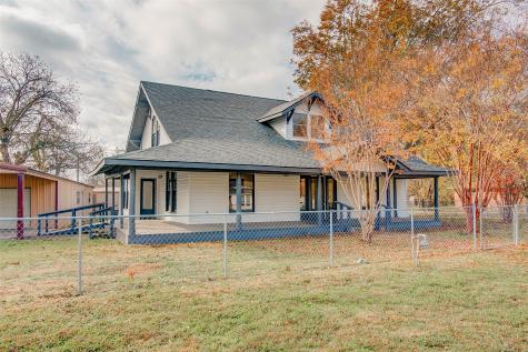 201 W Edwards Street Savoy TX 75479