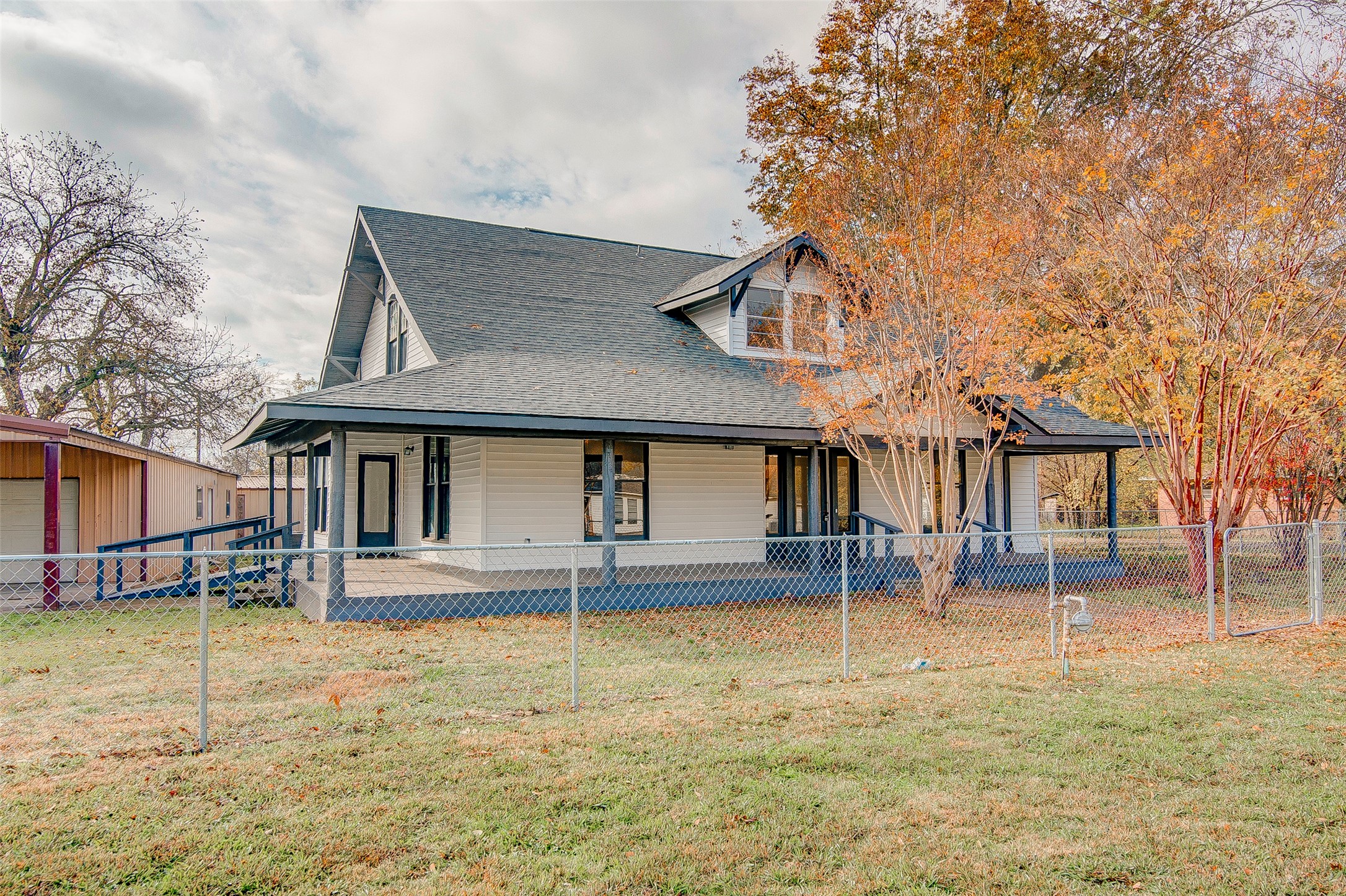 201 W Edwards Street Savoy TX 75479