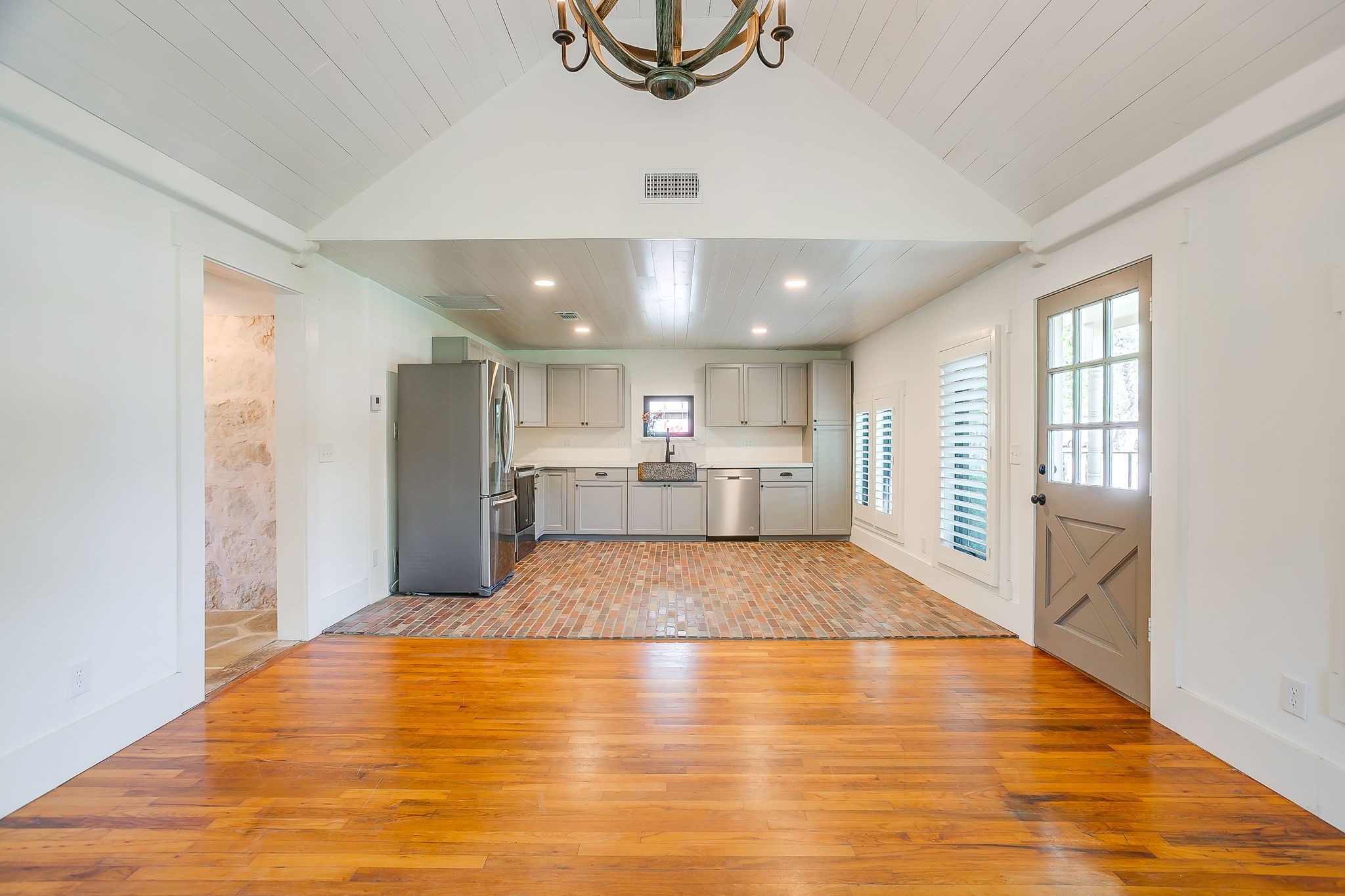 606 E Moore Street Granbury TX 76048