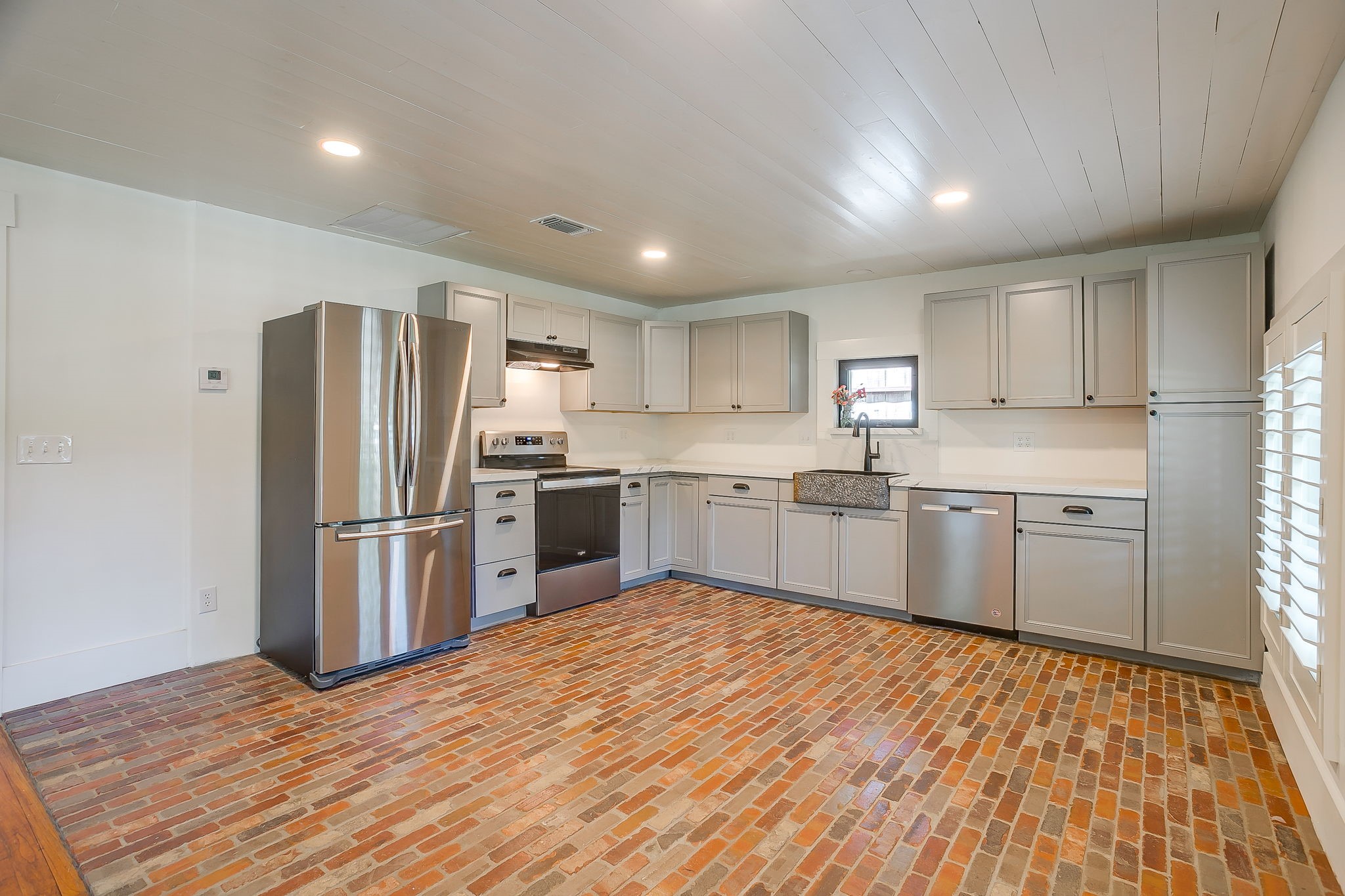 606 E Moore Street Granbury TX 76048