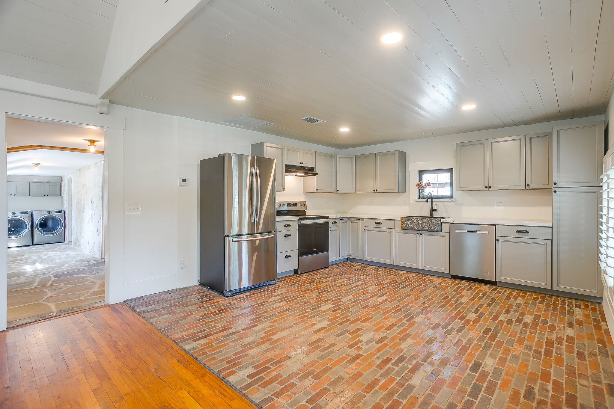 606 E Moore Street Granbury TX 76048