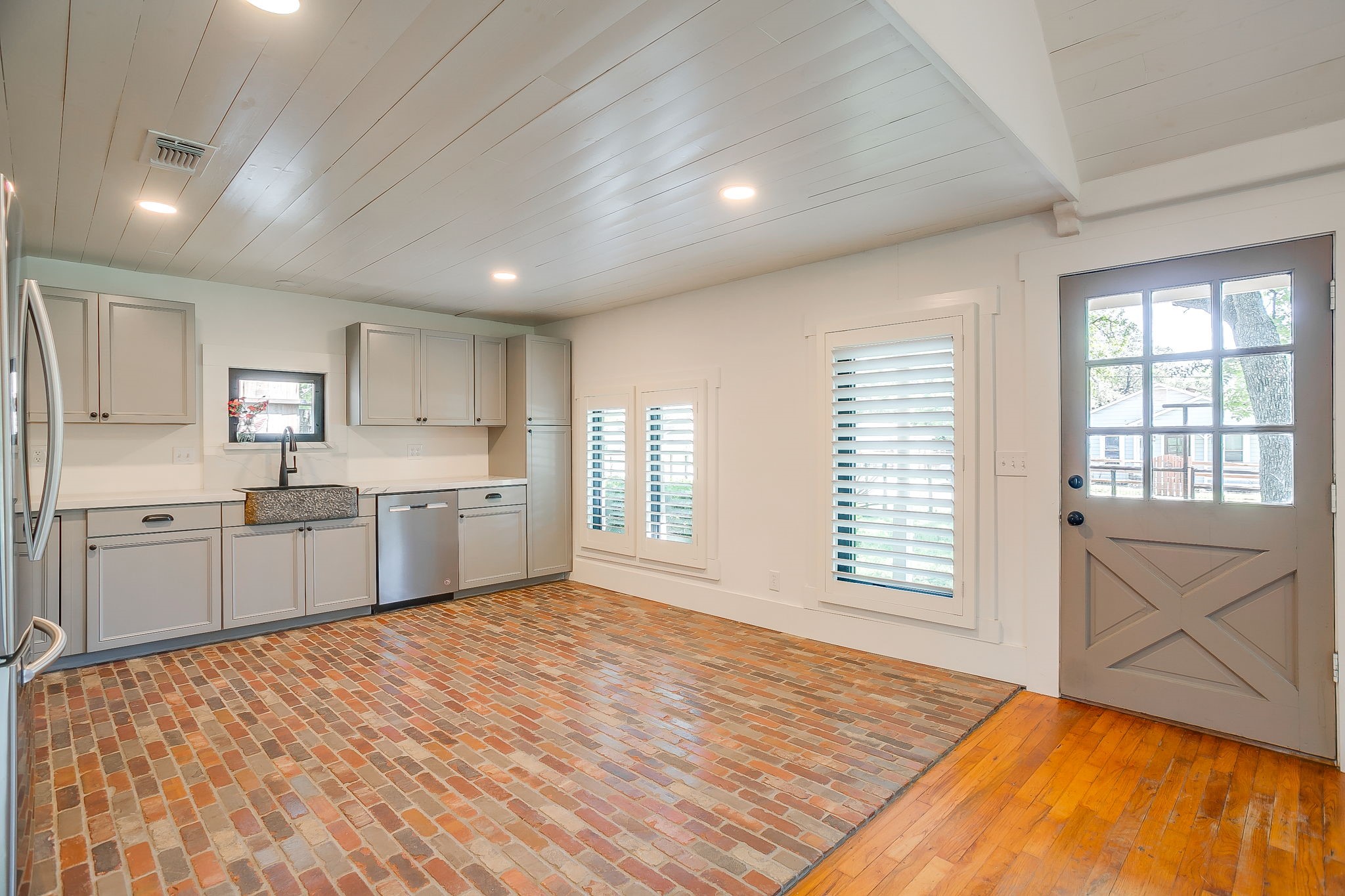 606 E Moore Street Granbury TX 76048