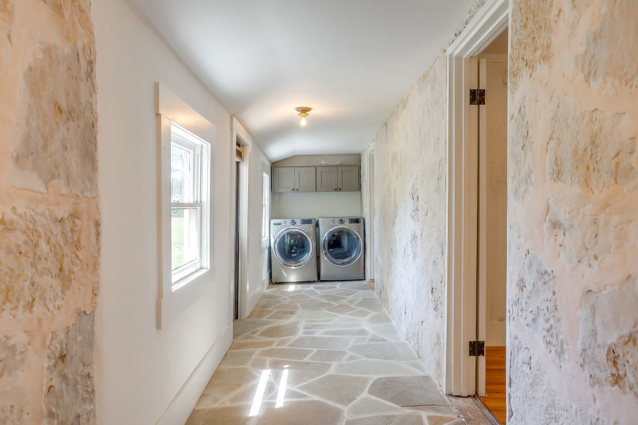 606 E Moore Street Granbury TX 76048