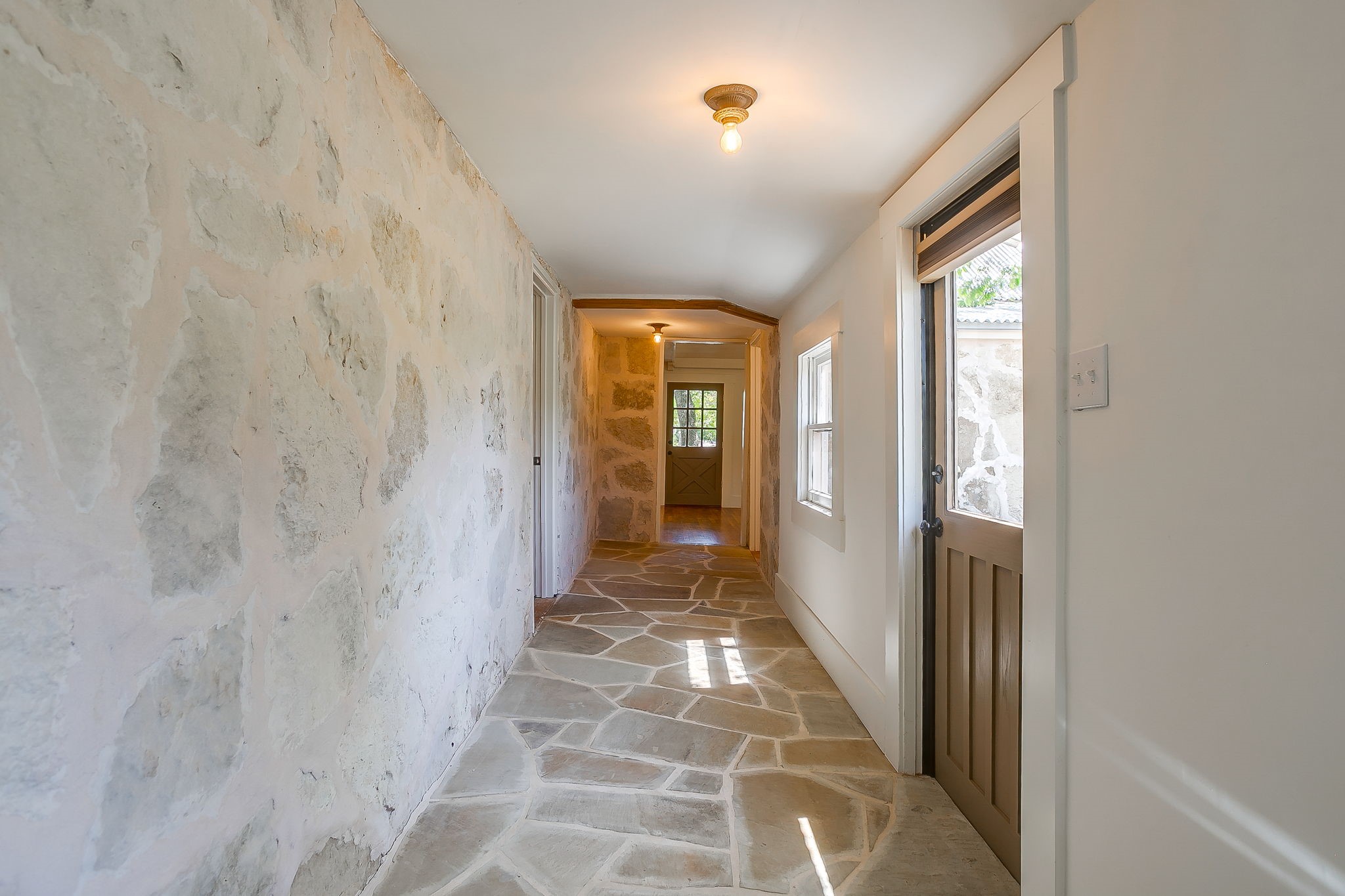 606 E Moore Street Granbury TX 76048