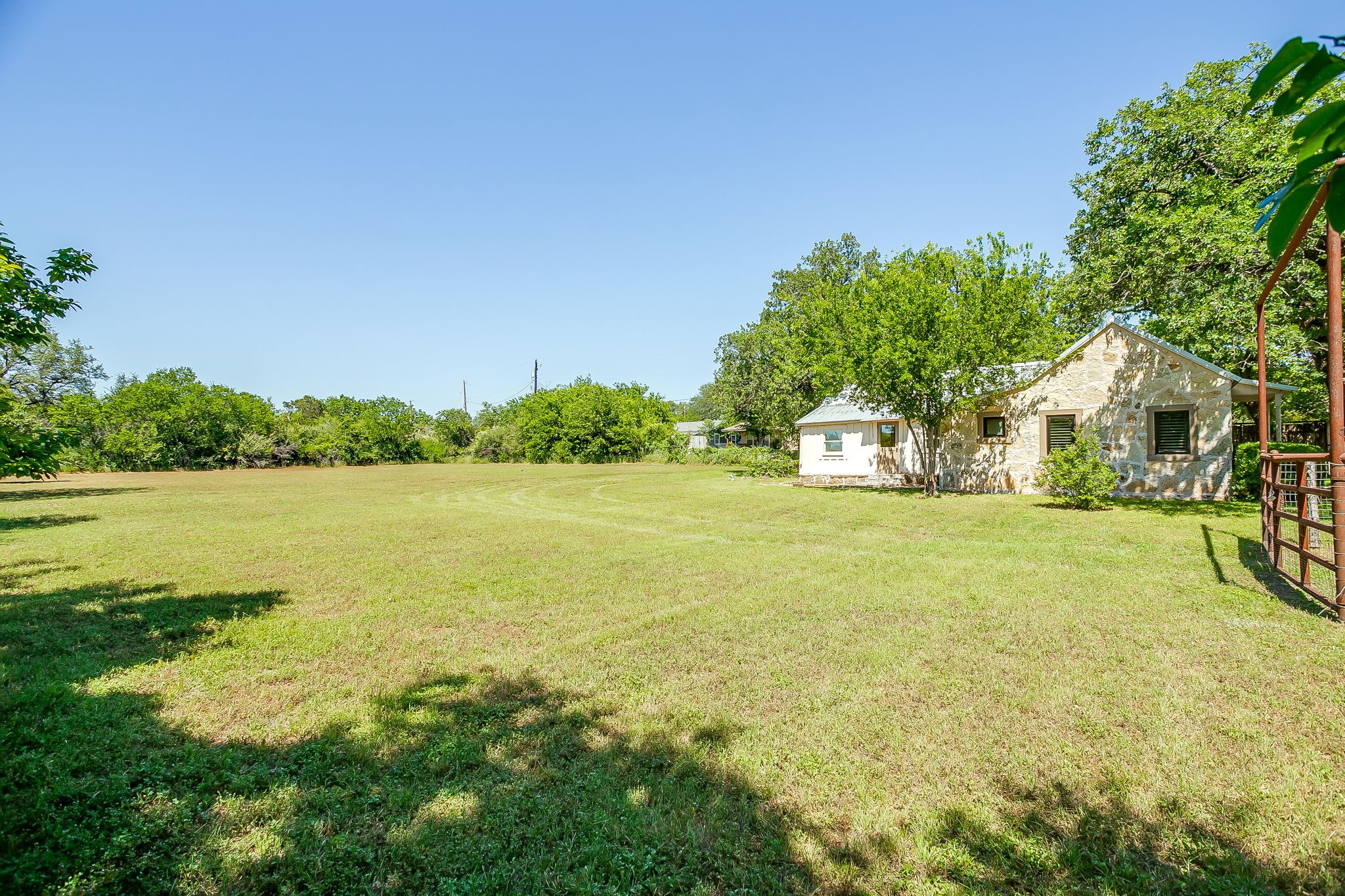 606 E Moore Street Granbury TX 76048