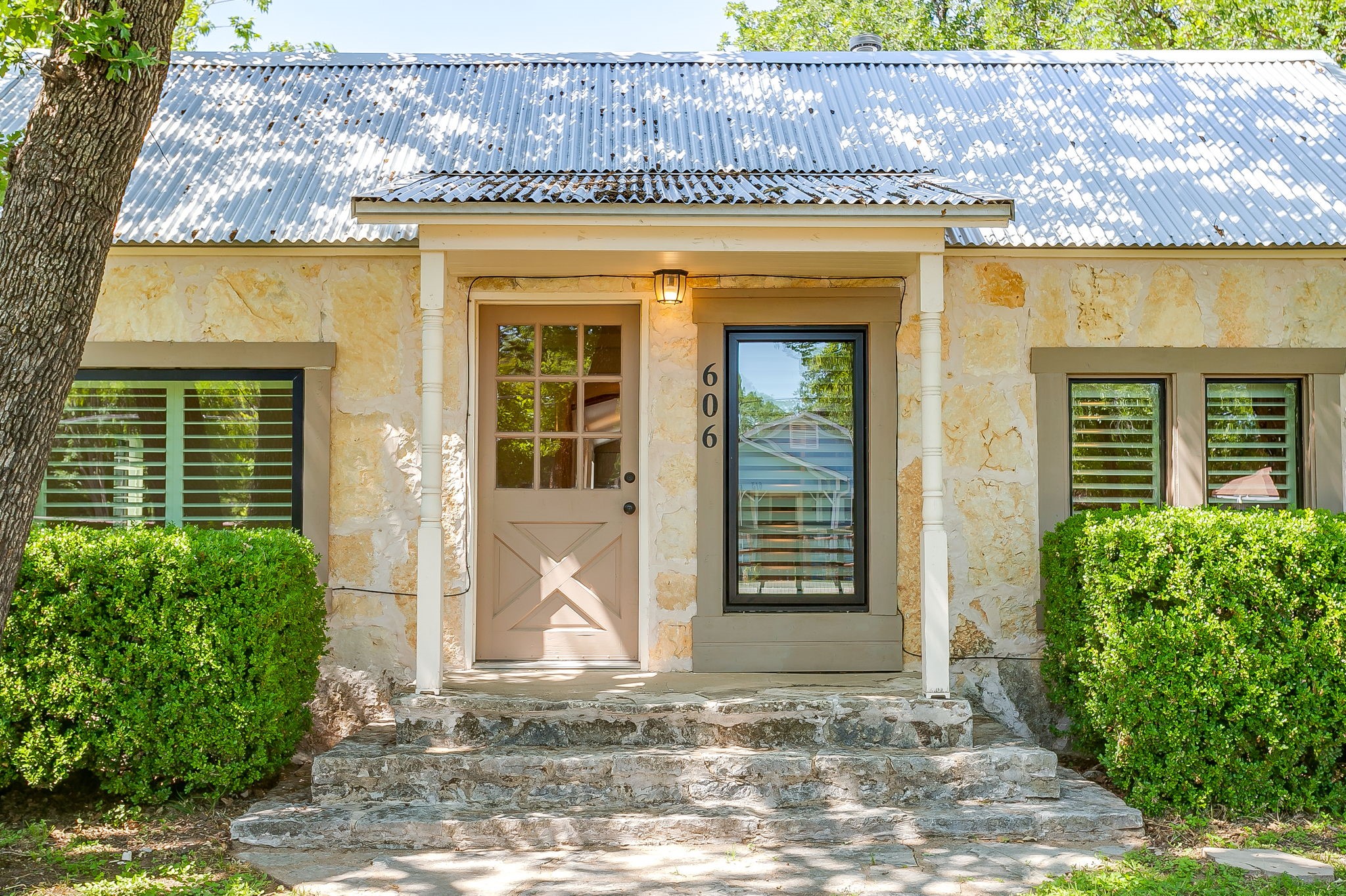 606 E Moore Street Granbury TX 76048