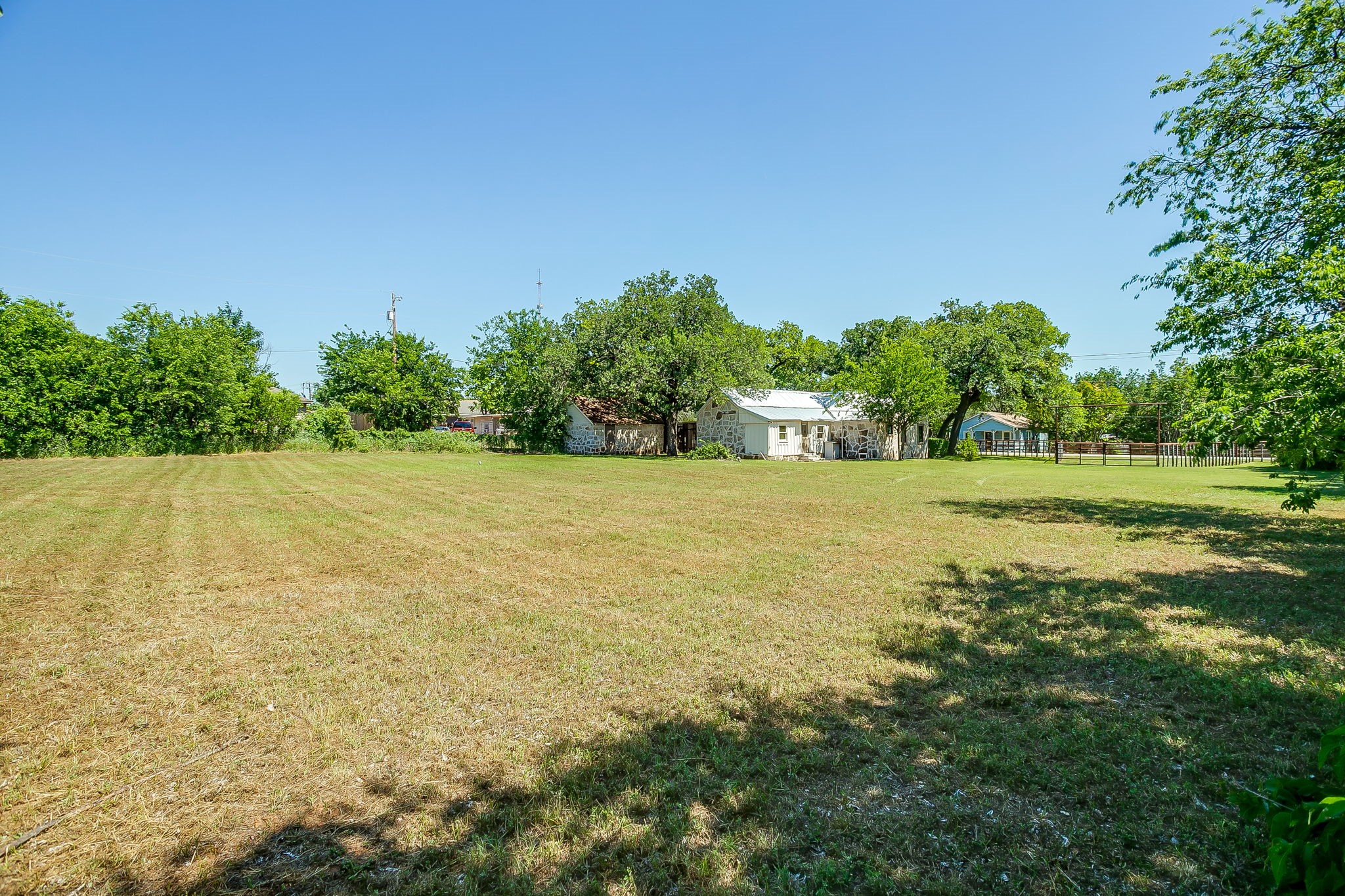 606 E Moore Street Granbury TX 76048