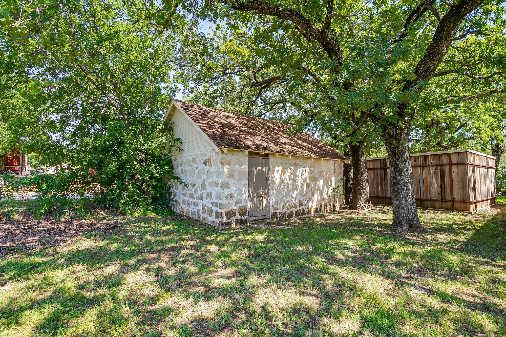 606 E Moore Street Granbury TX 76048