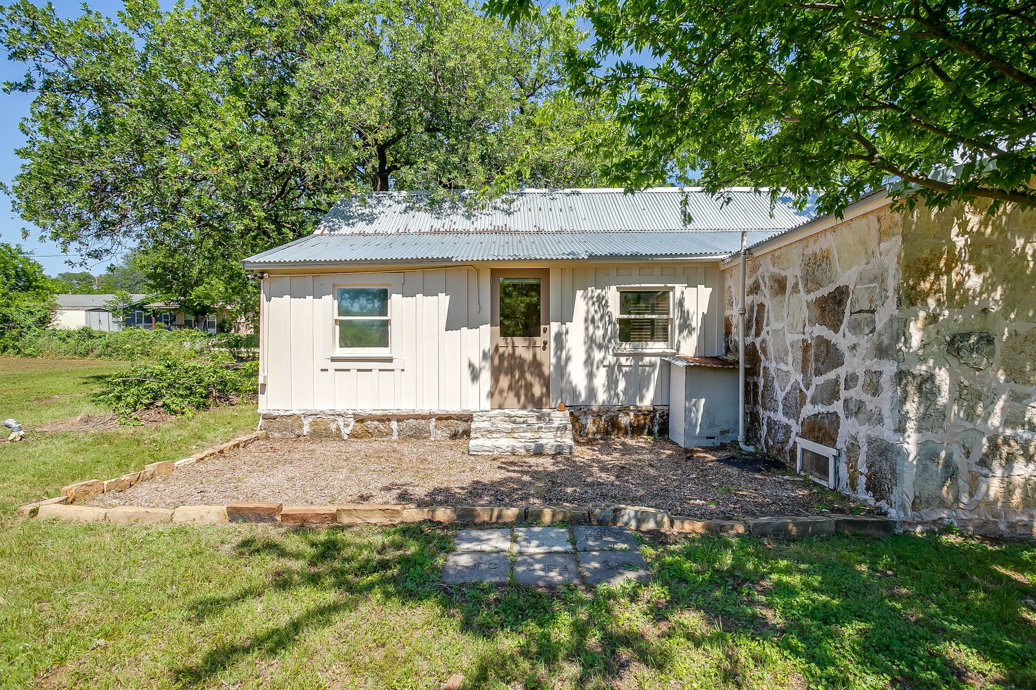 606 E Moore Street Granbury TX 76048
