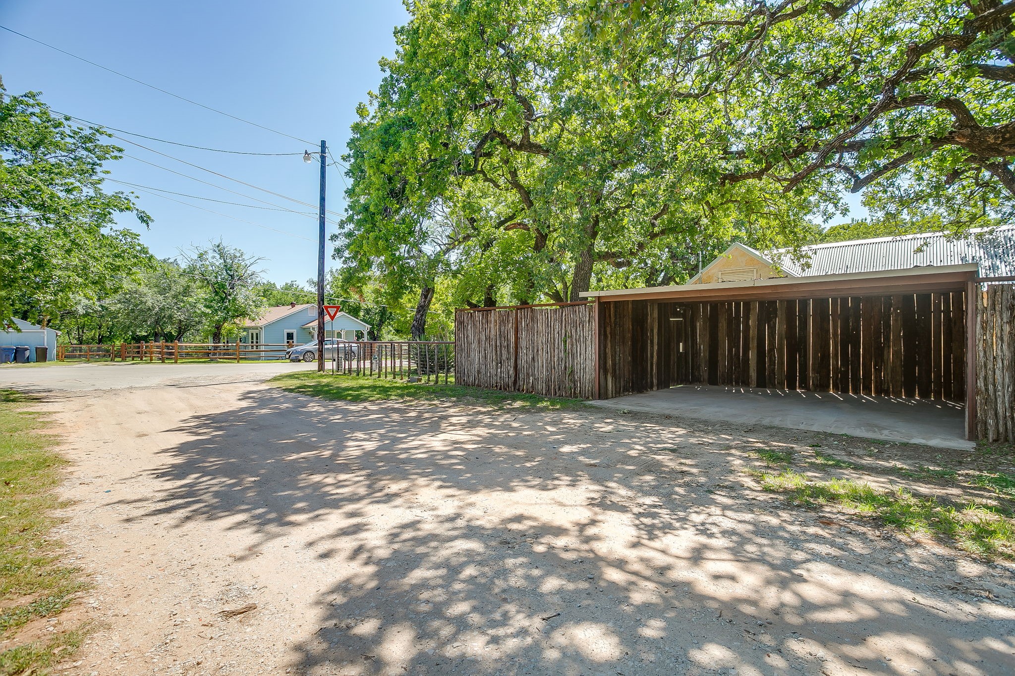 606 E Moore Street Granbury TX 76048