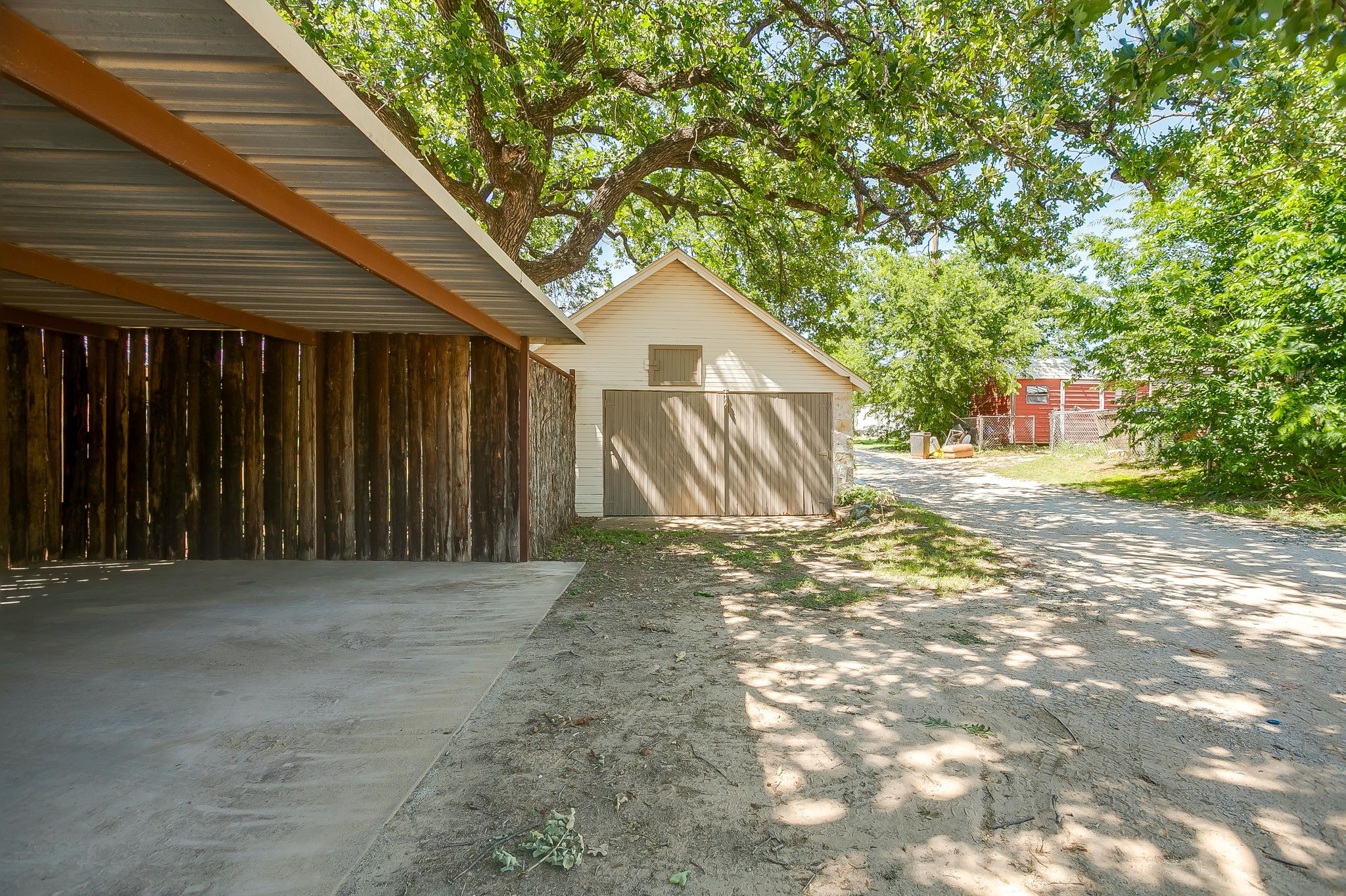 606 E Moore Street Granbury TX 76048