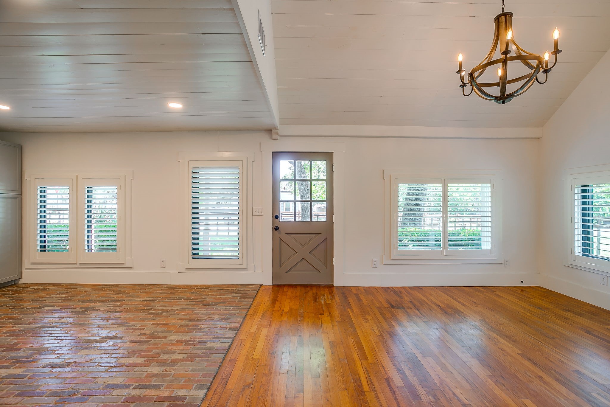 606 E Moore Street Granbury TX 76048