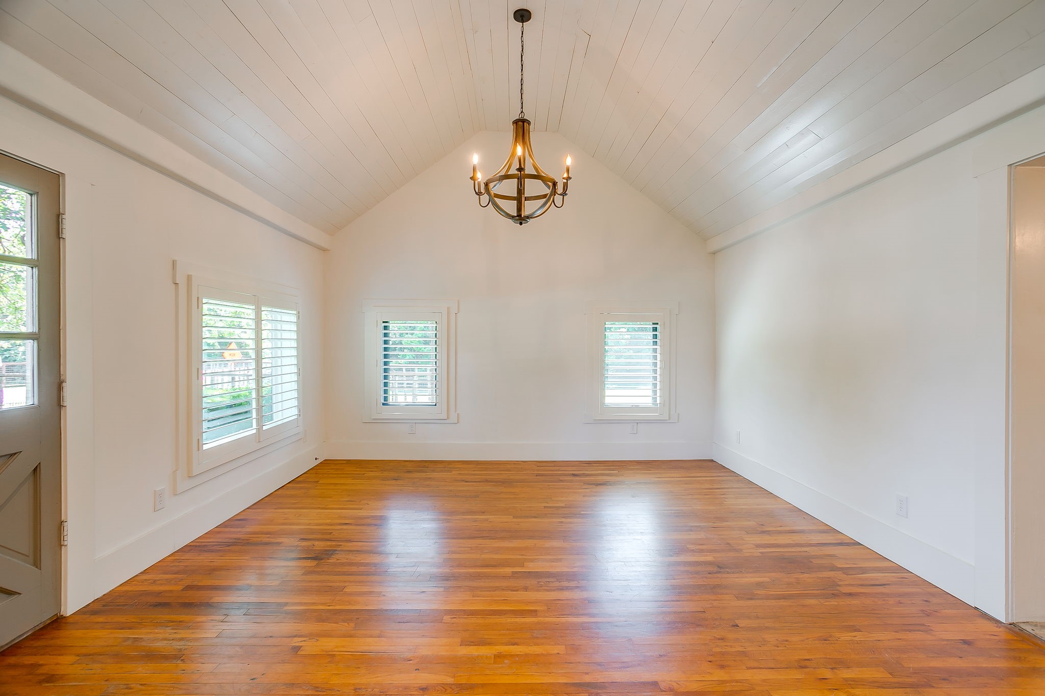 606 E Moore Street Granbury TX 76048