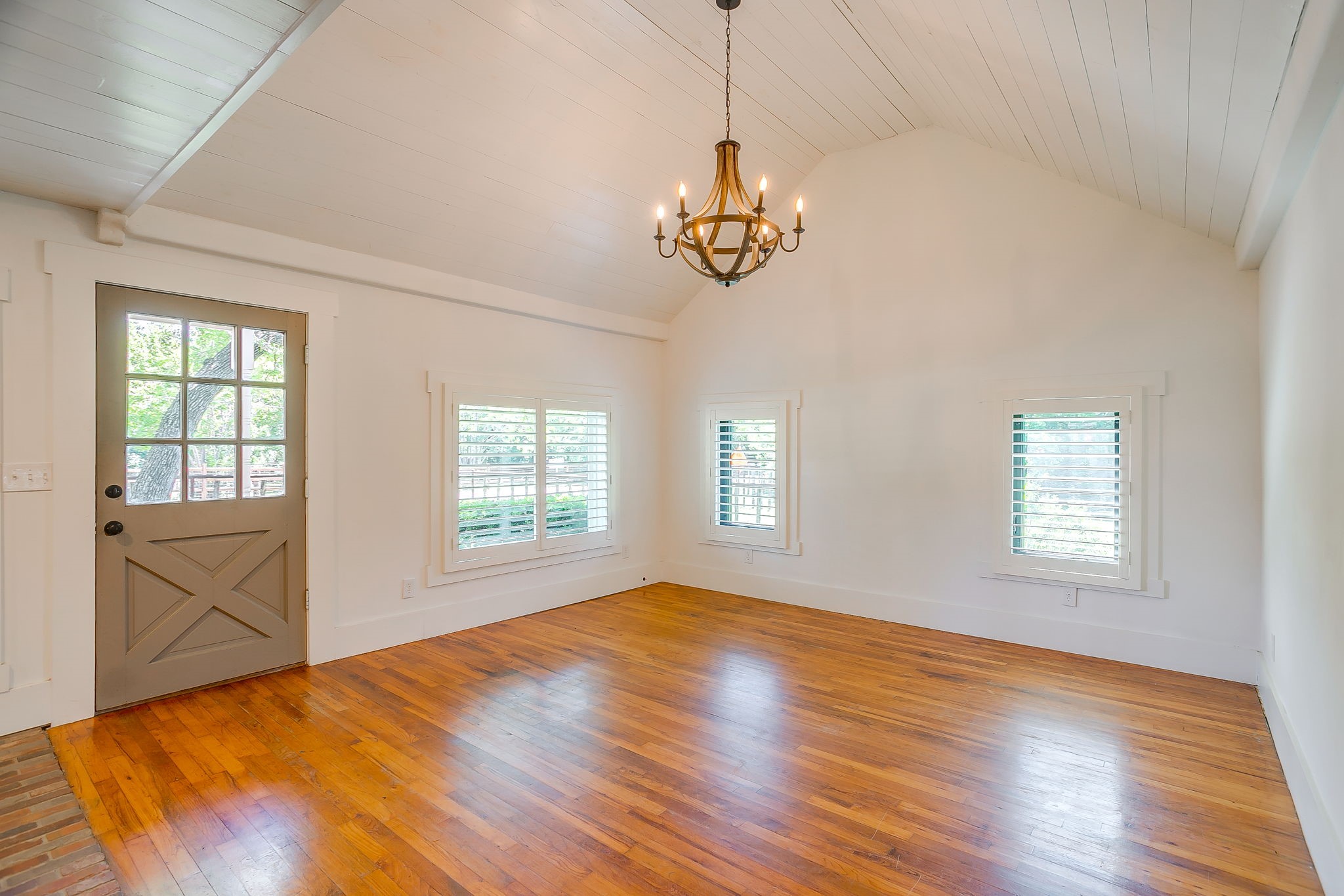 606 E Moore Street Granbury TX 76048