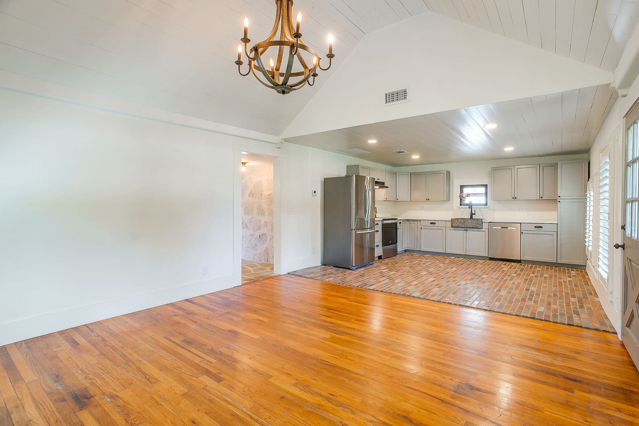 606 E Moore Street Granbury TX 76048