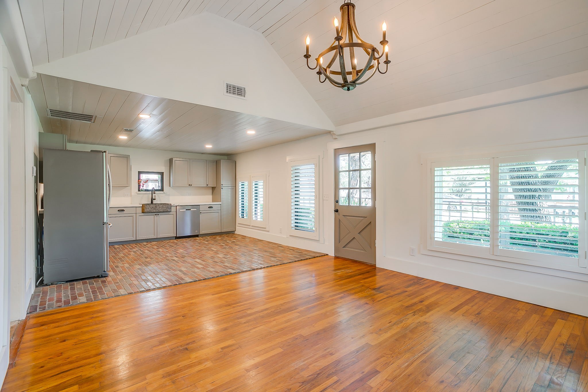 606 E Moore Street Granbury TX 76048