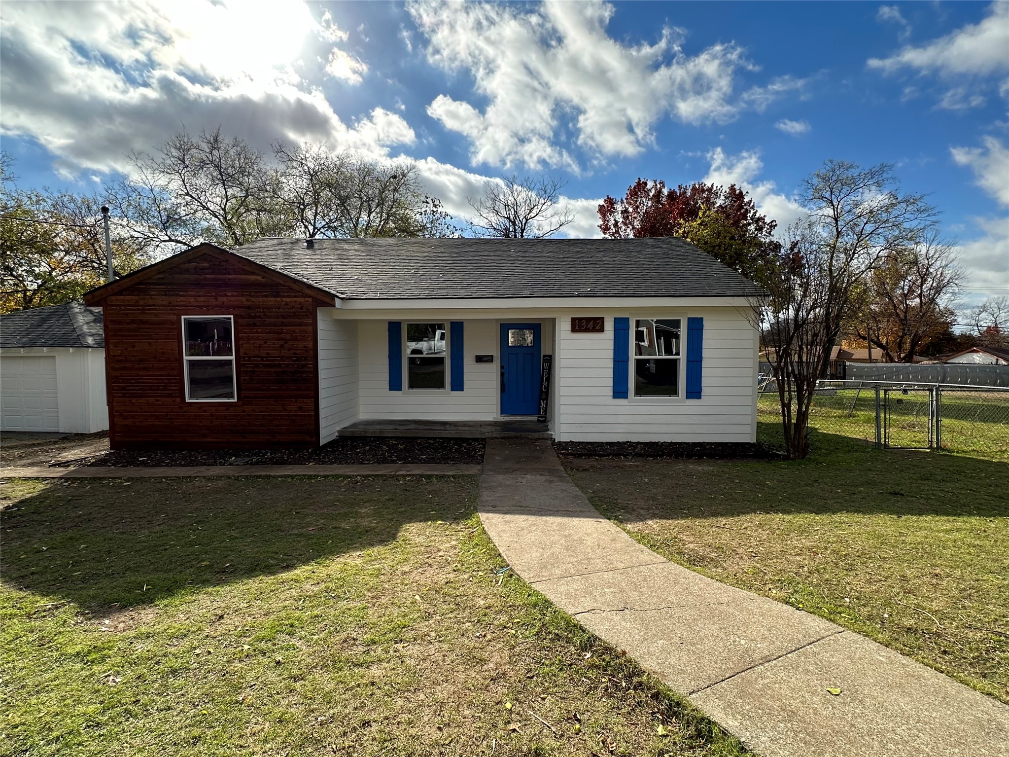 1342 Neptune Road Dallas TX 75216